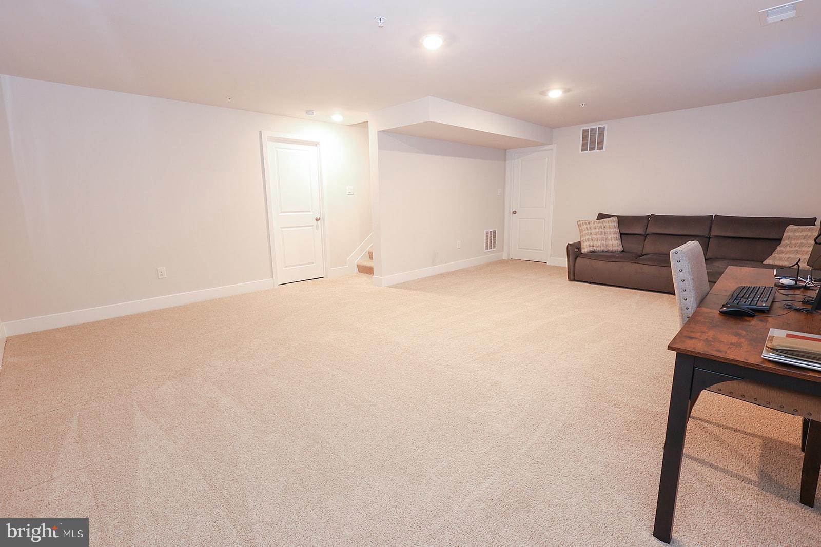 PEMBROOKE - Residential