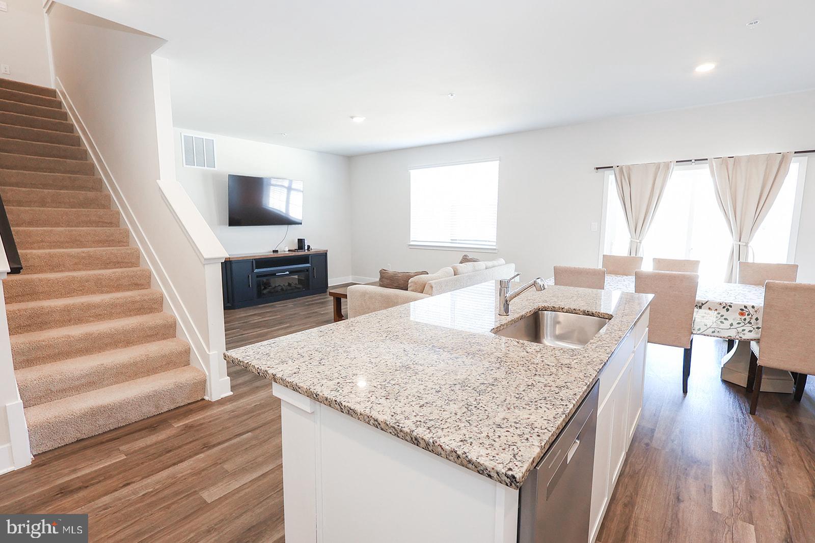 PEMBROOKE - Residential