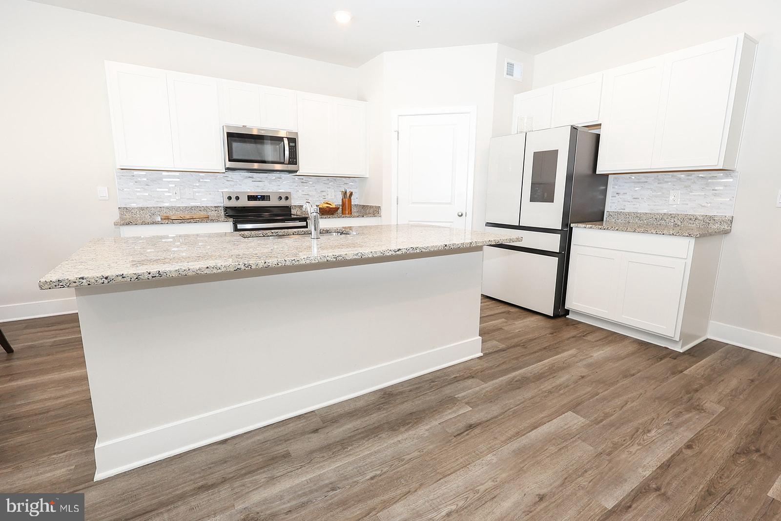 PEMBROOKE - Residential