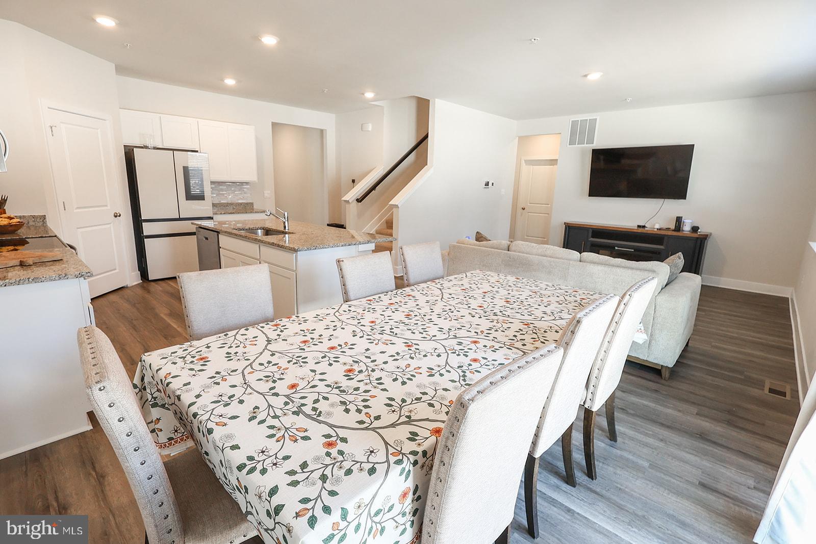 PEMBROOKE - Residential