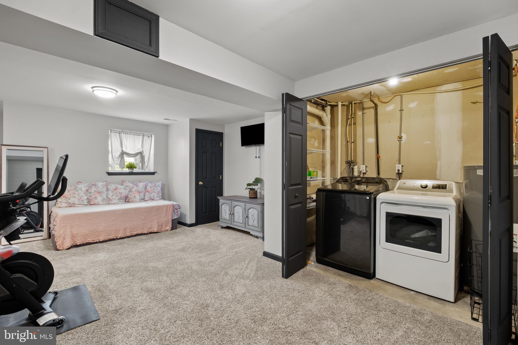 MIDDLETOWN VILLAGE - Residential