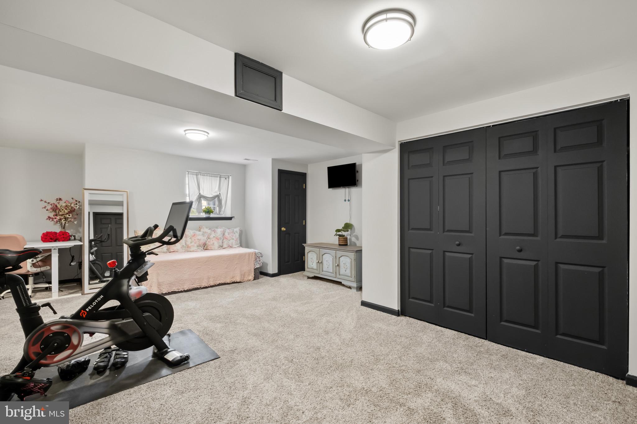 MIDDLETOWN VILLAGE - Residential