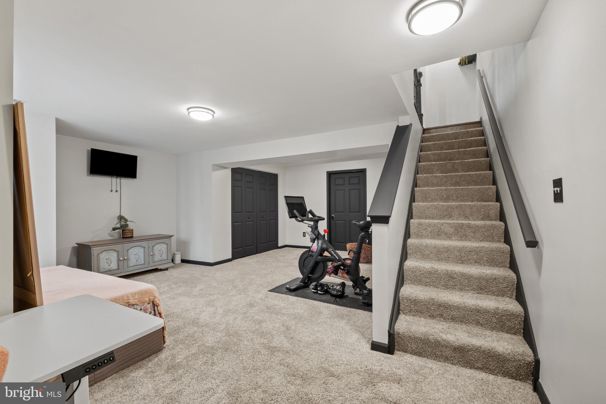 MIDDLETOWN VILLAGE - Residential