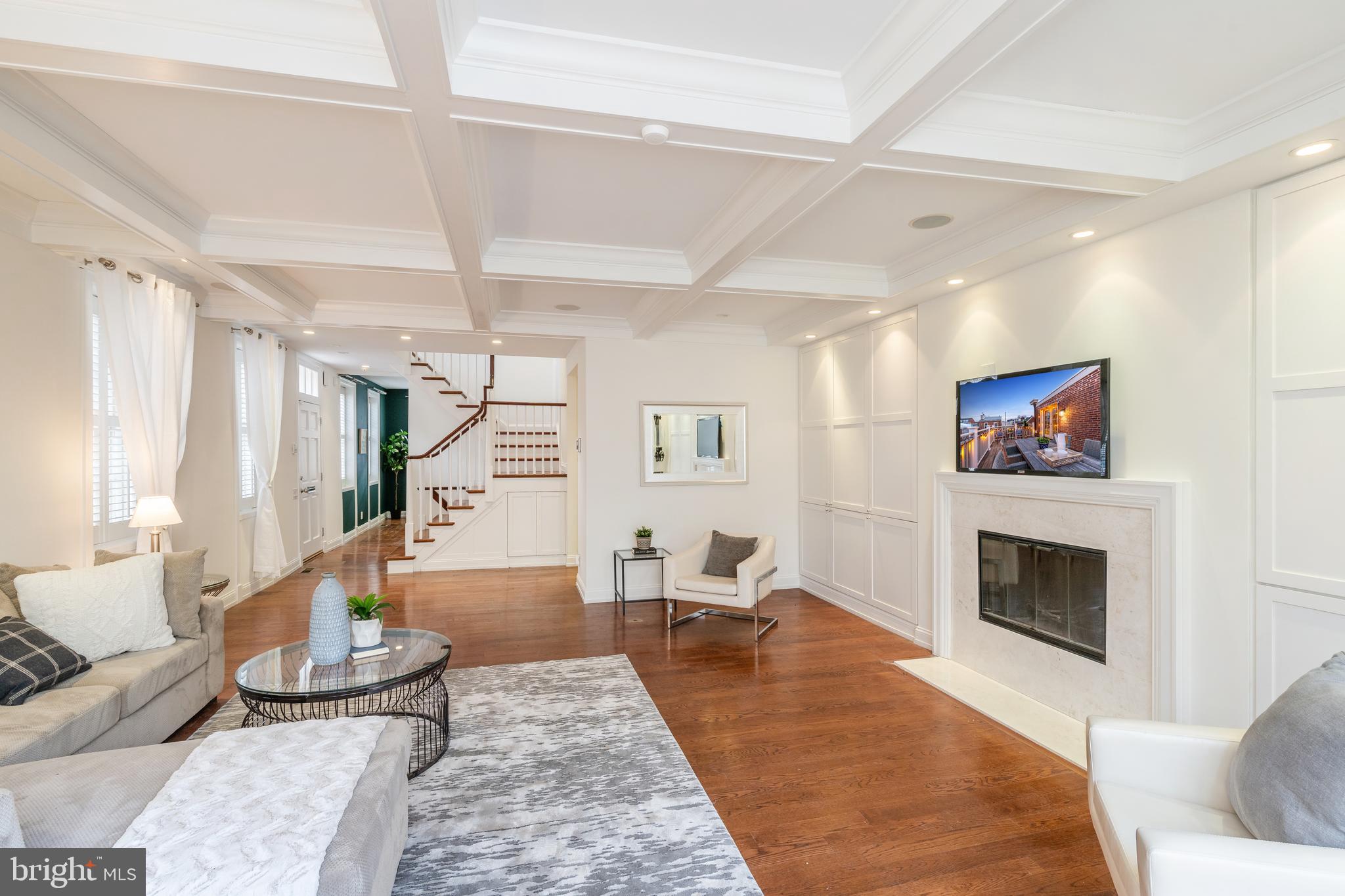 QUEEN VILLAGE - Residential