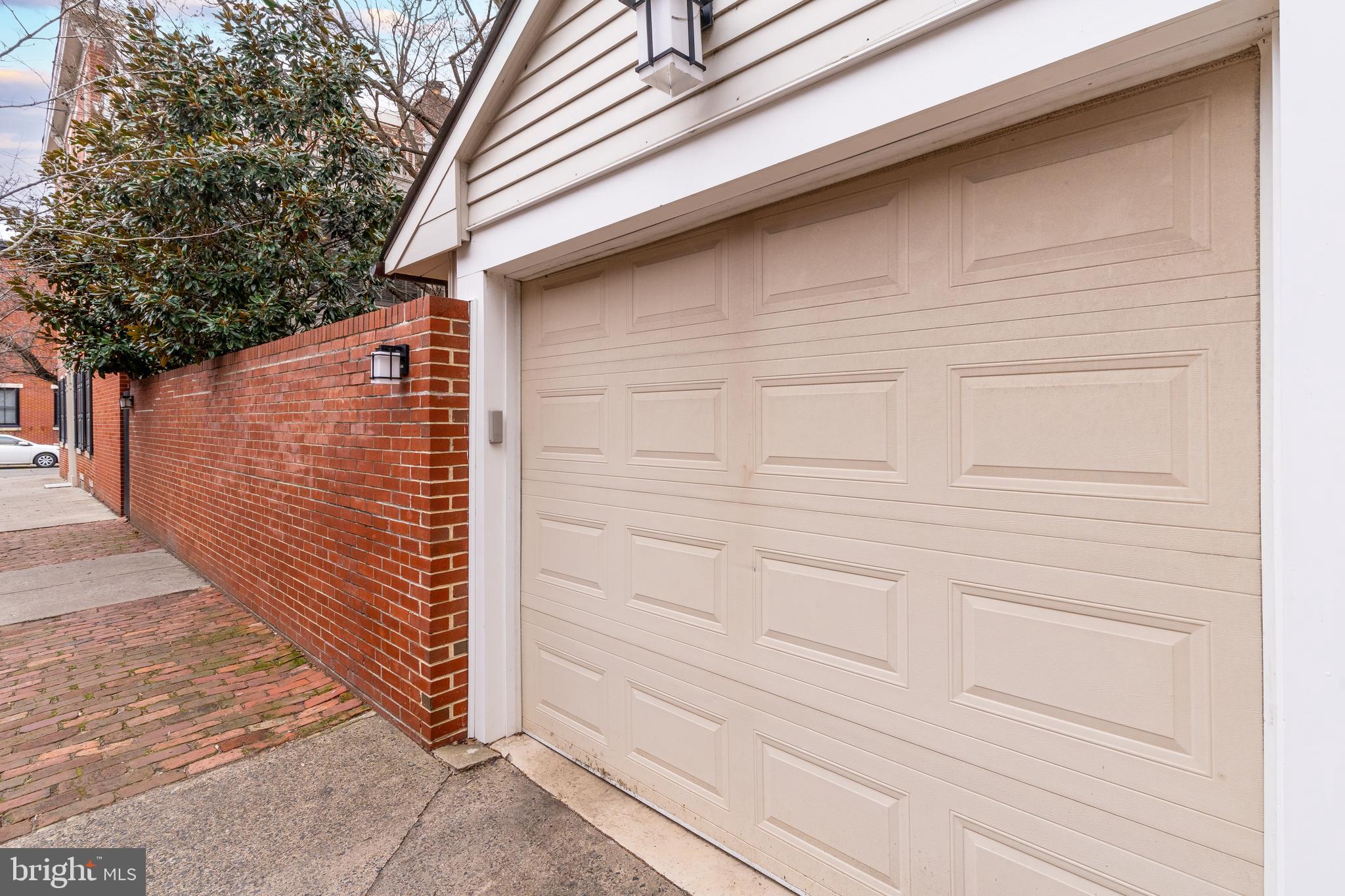 QUEEN VILLAGE - Residential