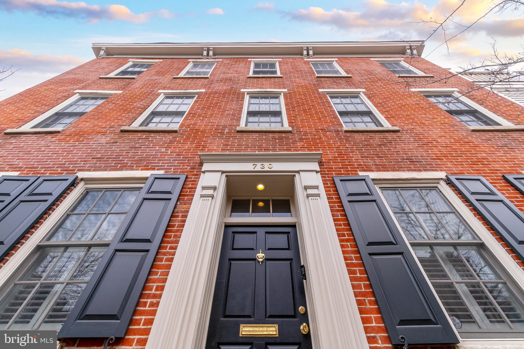 QUEEN VILLAGE - Residential