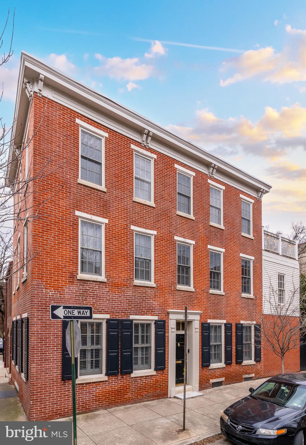 QUEEN VILLAGE - Residential