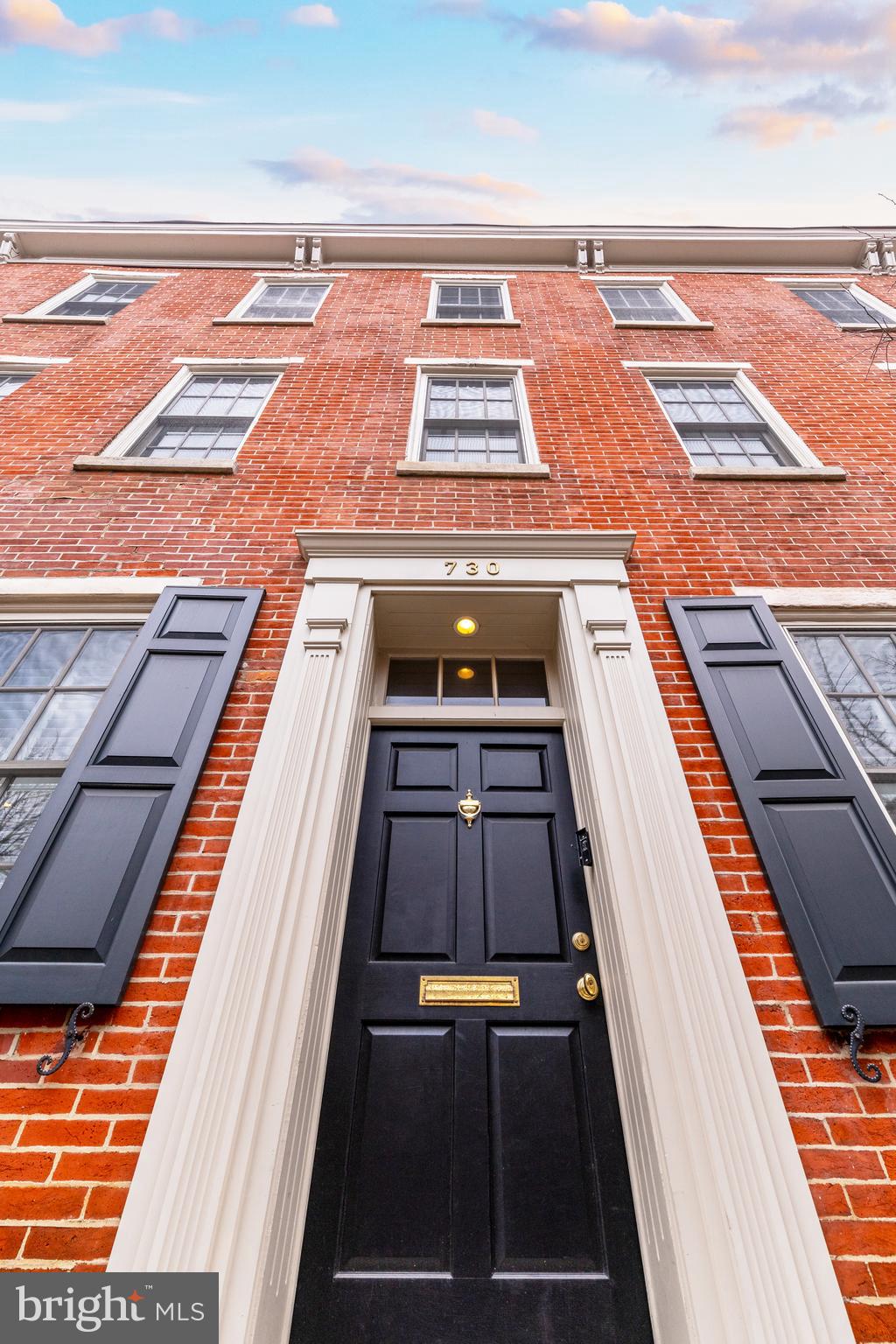 QUEEN VILLAGE - Residential