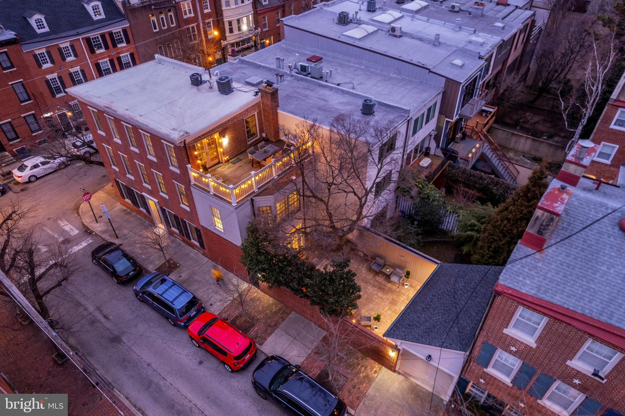 QUEEN VILLAGE - Residential