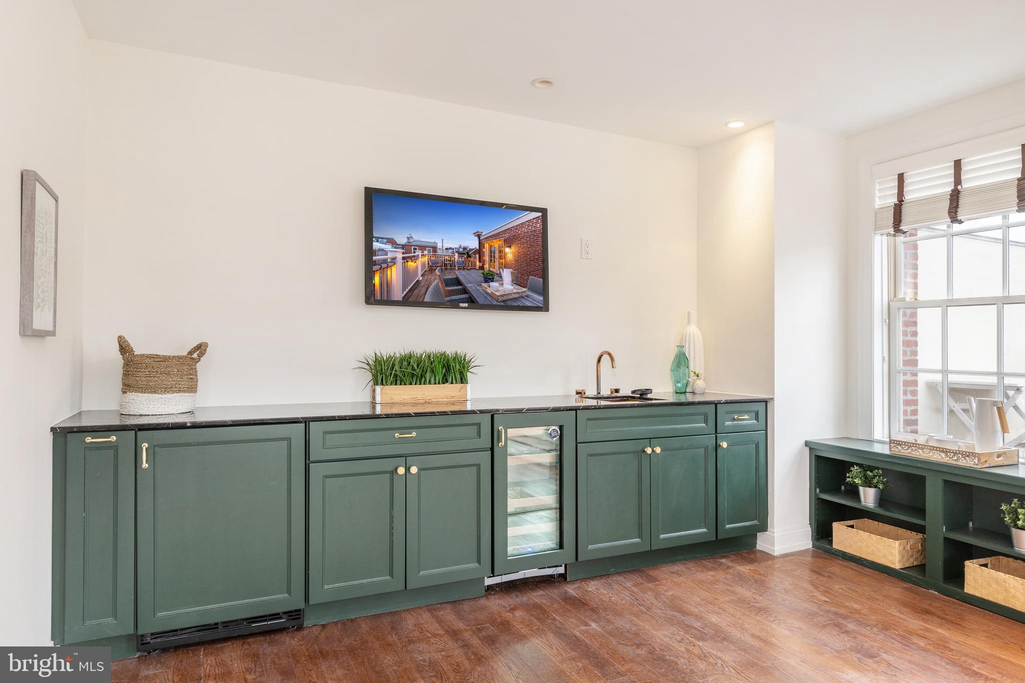 QUEEN VILLAGE - Residential