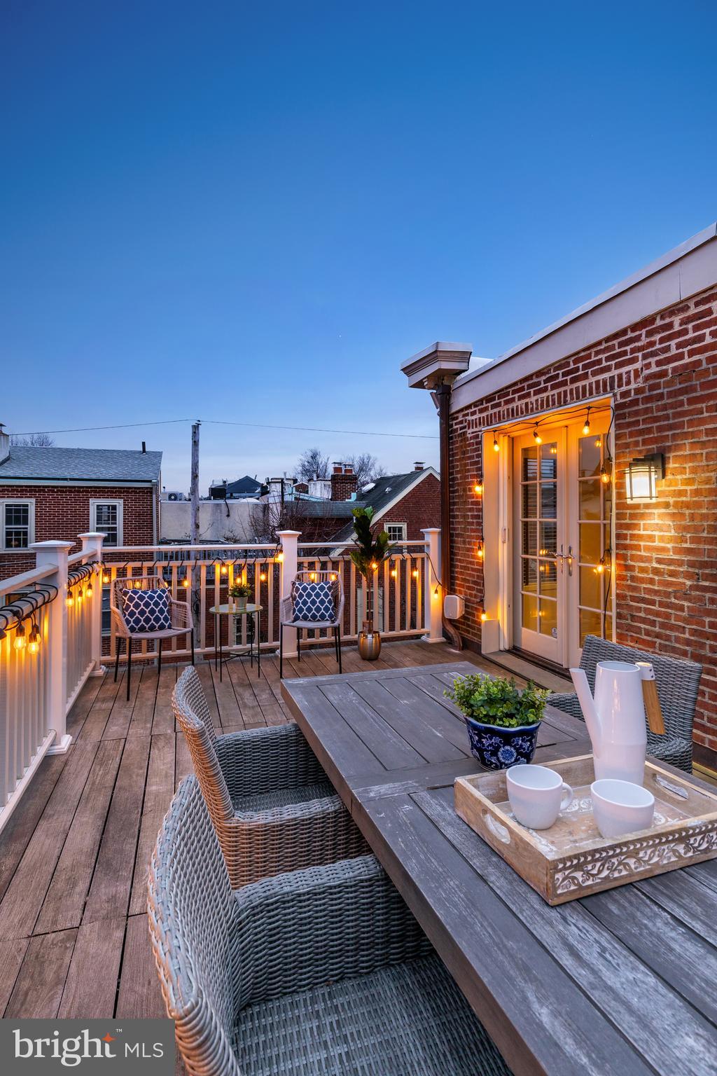 QUEEN VILLAGE - Residential