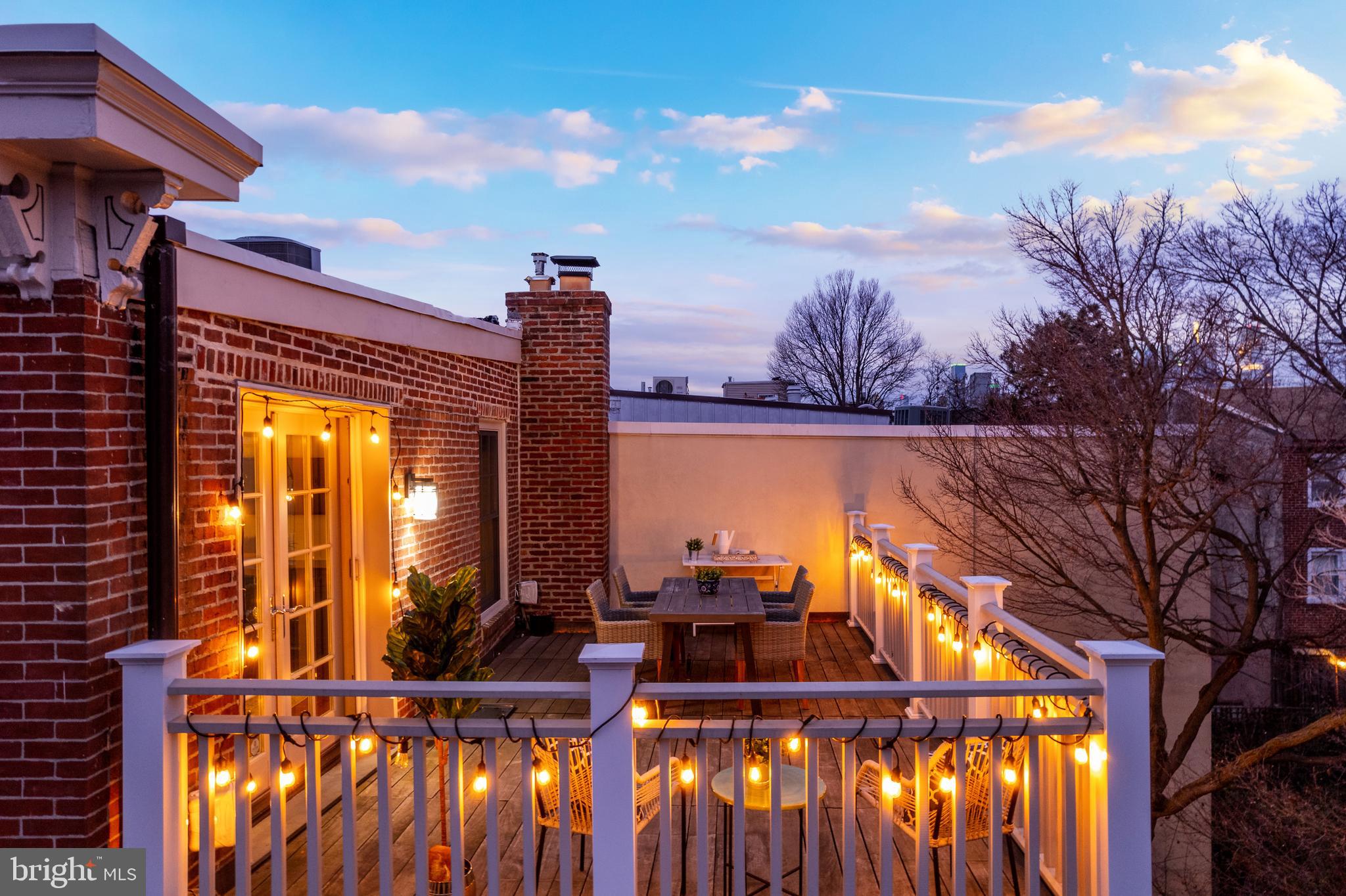 QUEEN VILLAGE - Residential