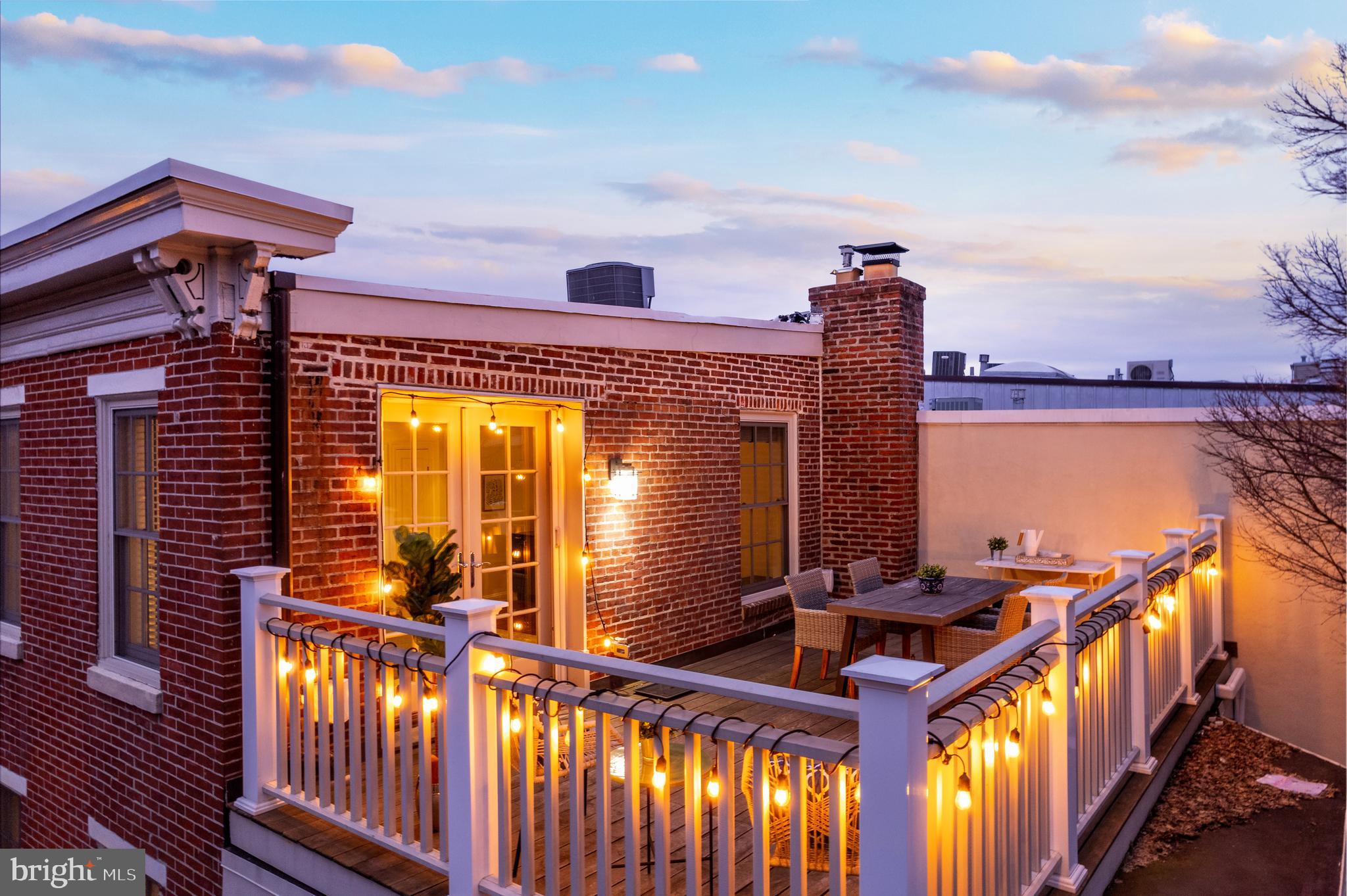 QUEEN VILLAGE - Residential