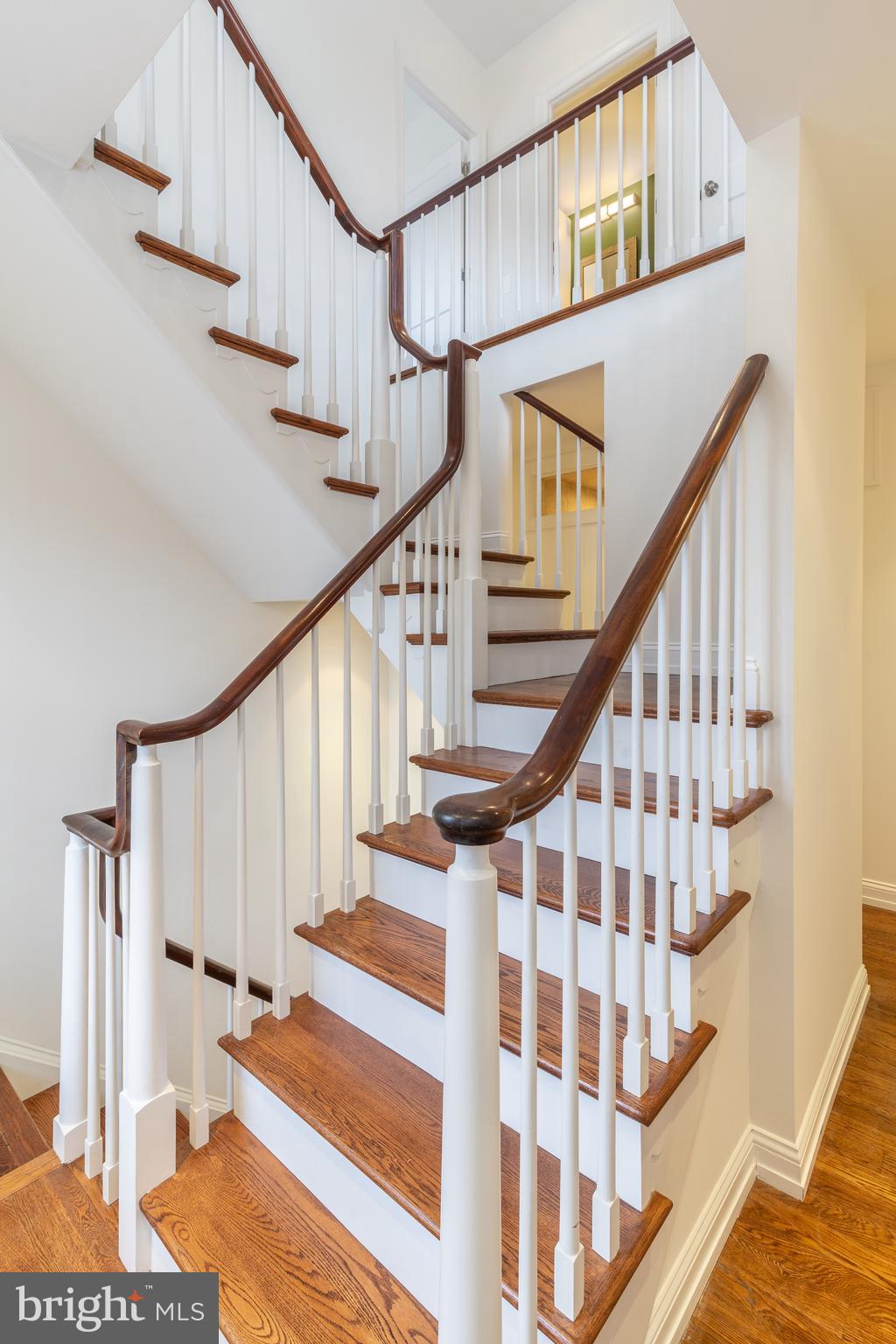 QUEEN VILLAGE - Residential