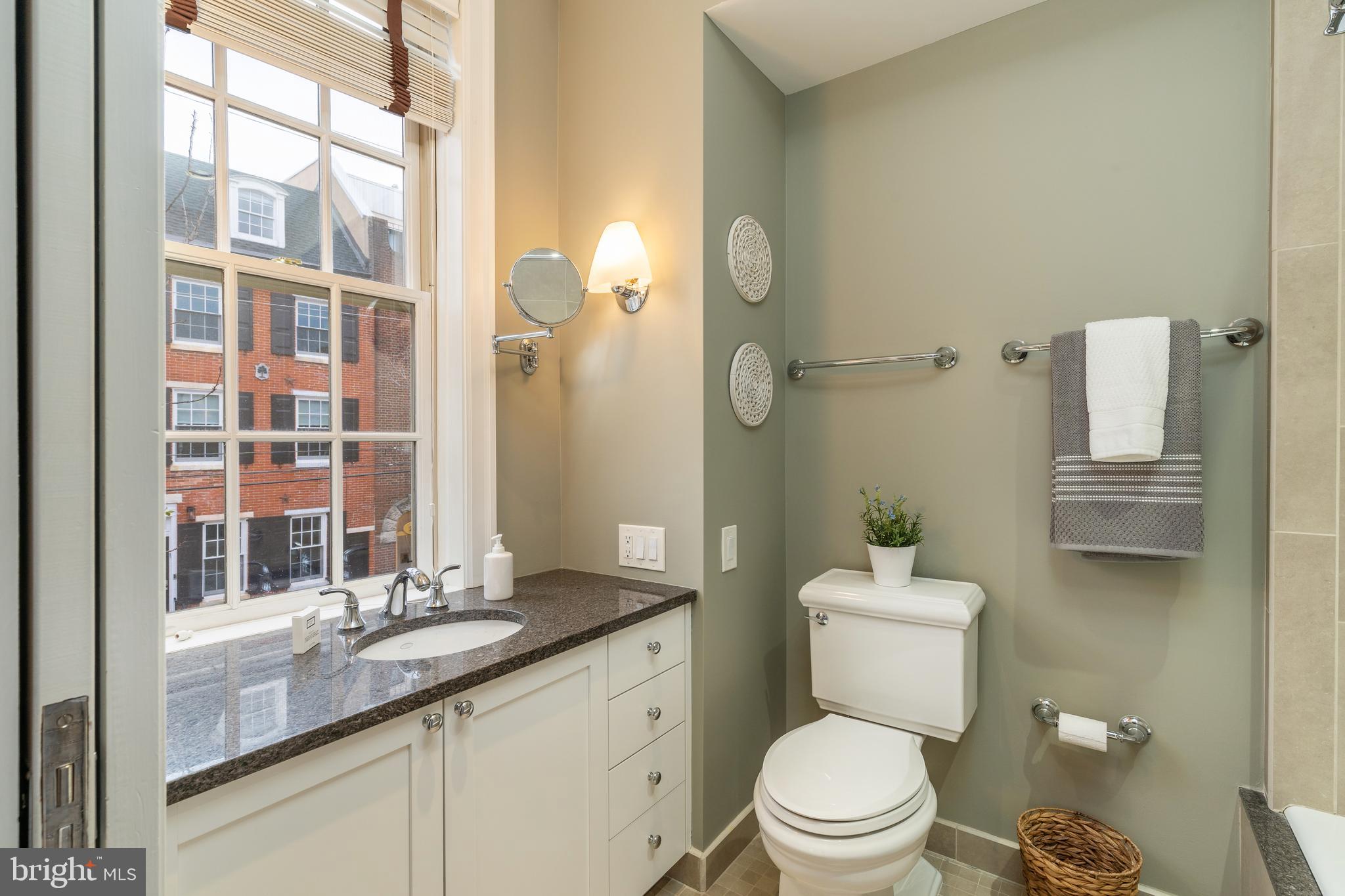 QUEEN VILLAGE - Residential