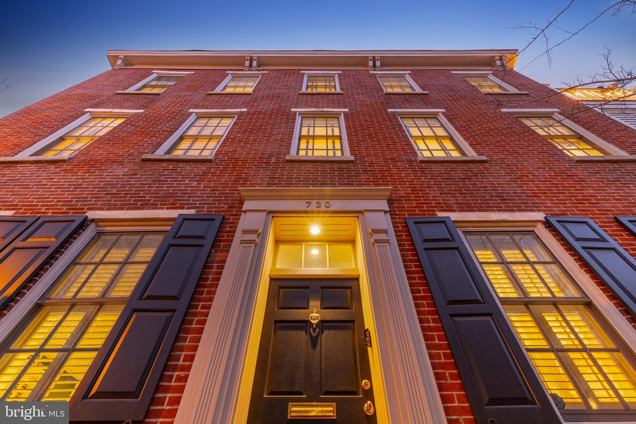 QUEEN VILLAGE - Residential