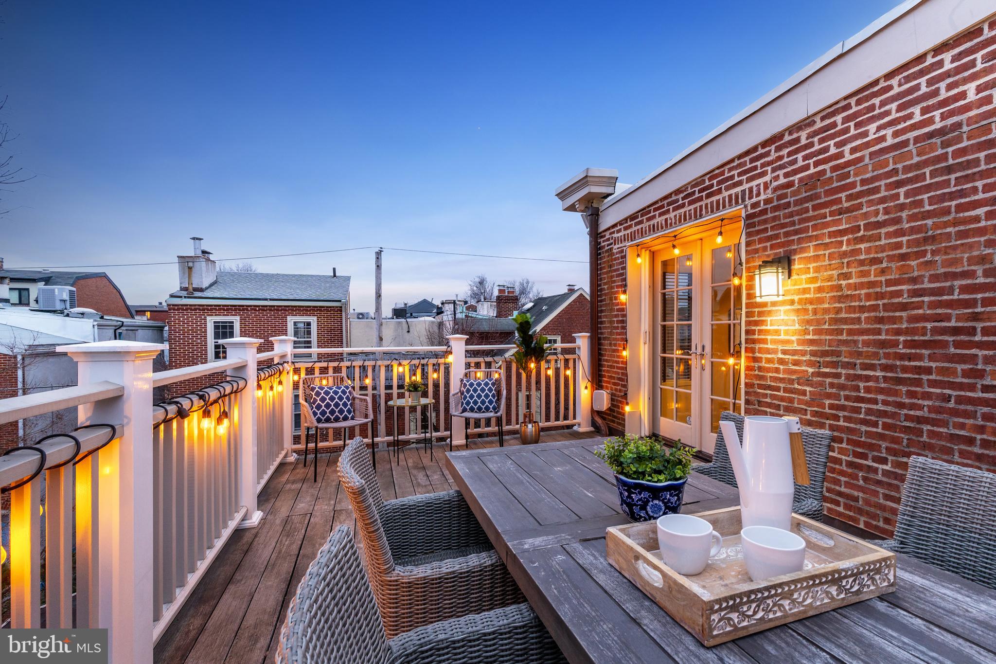 QUEEN VILLAGE - Residential