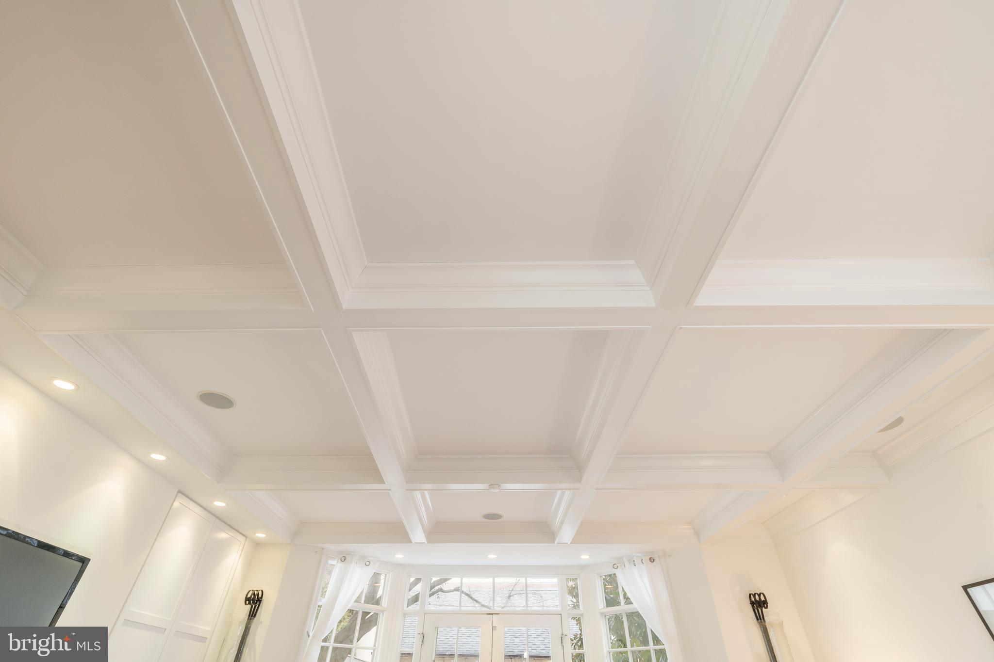 QUEEN VILLAGE - Residential