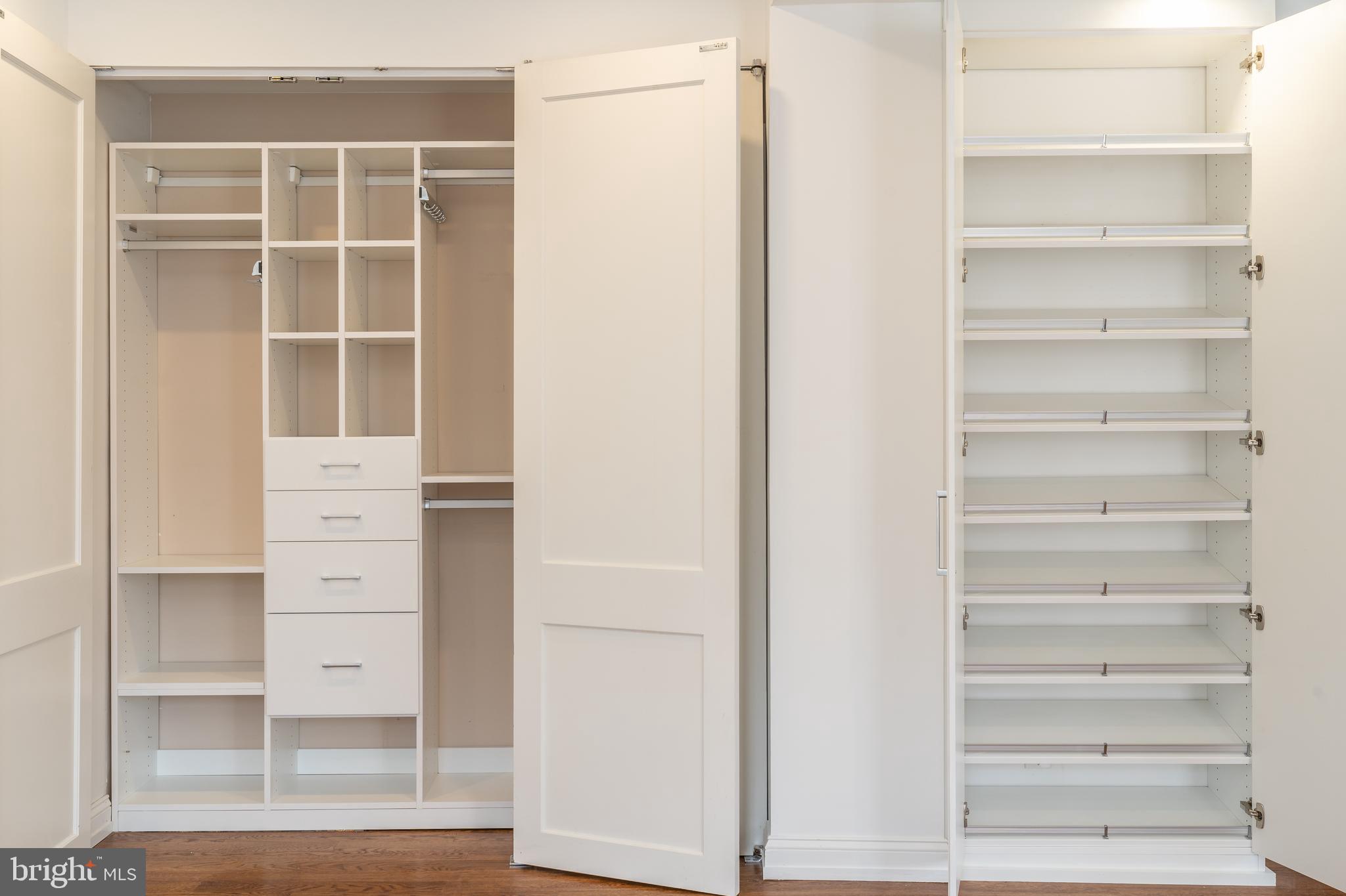 QUEEN VILLAGE - Residential