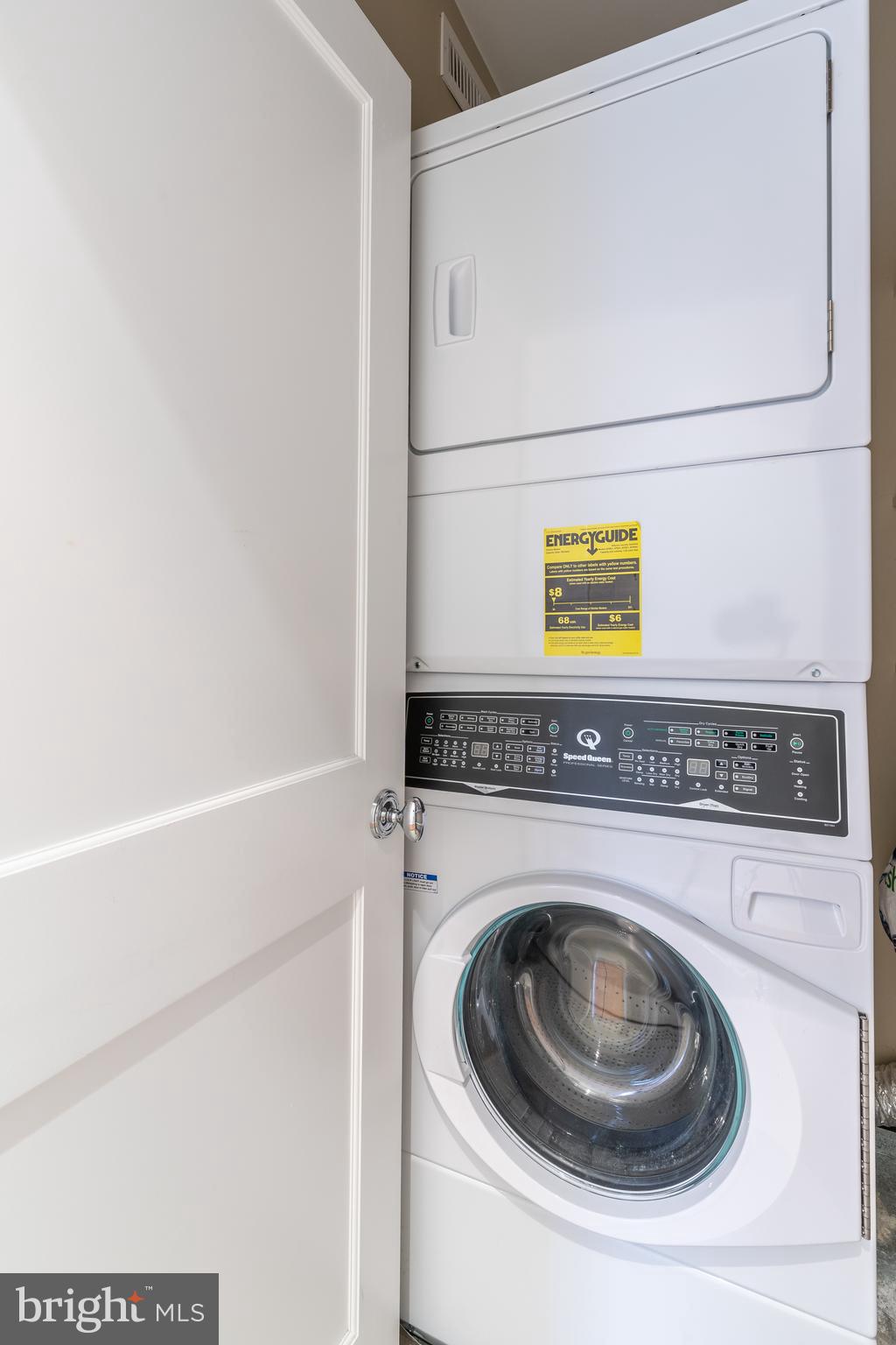 QUEEN VILLAGE - Residential