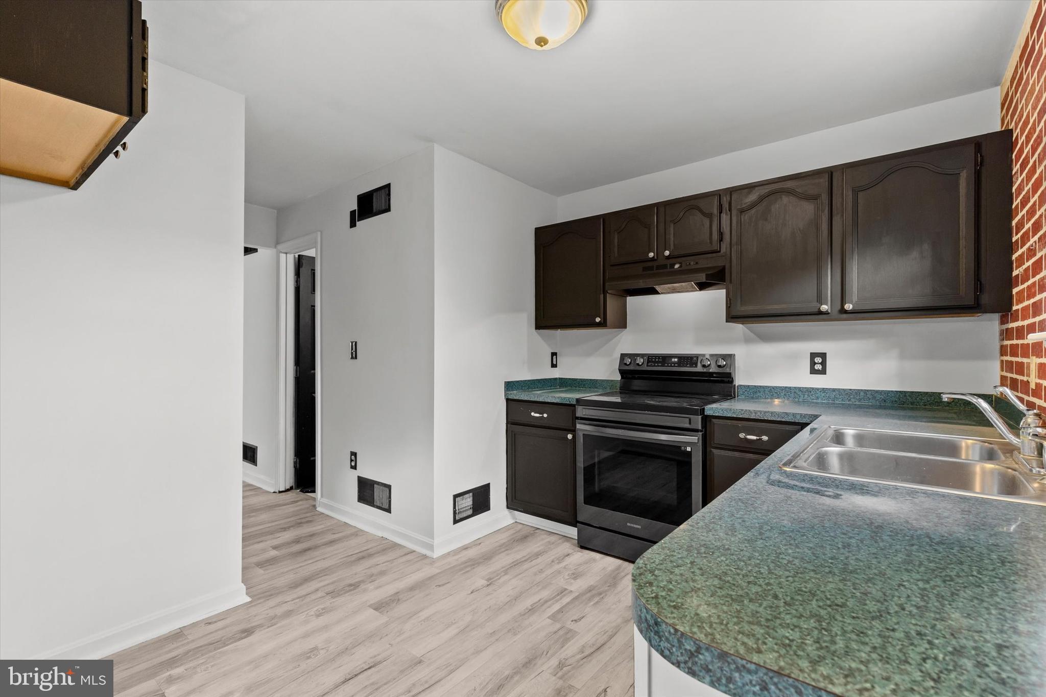 VALLEY GREEN VILLAGE - Residential