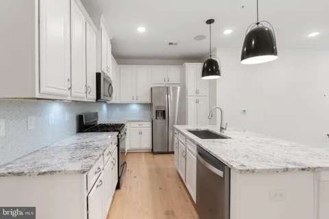 MLS: VAFX2345522