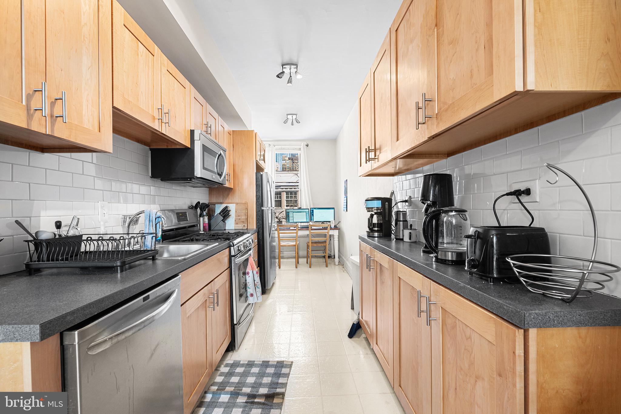 RITTENHOUSE SQUARE - Residential Income