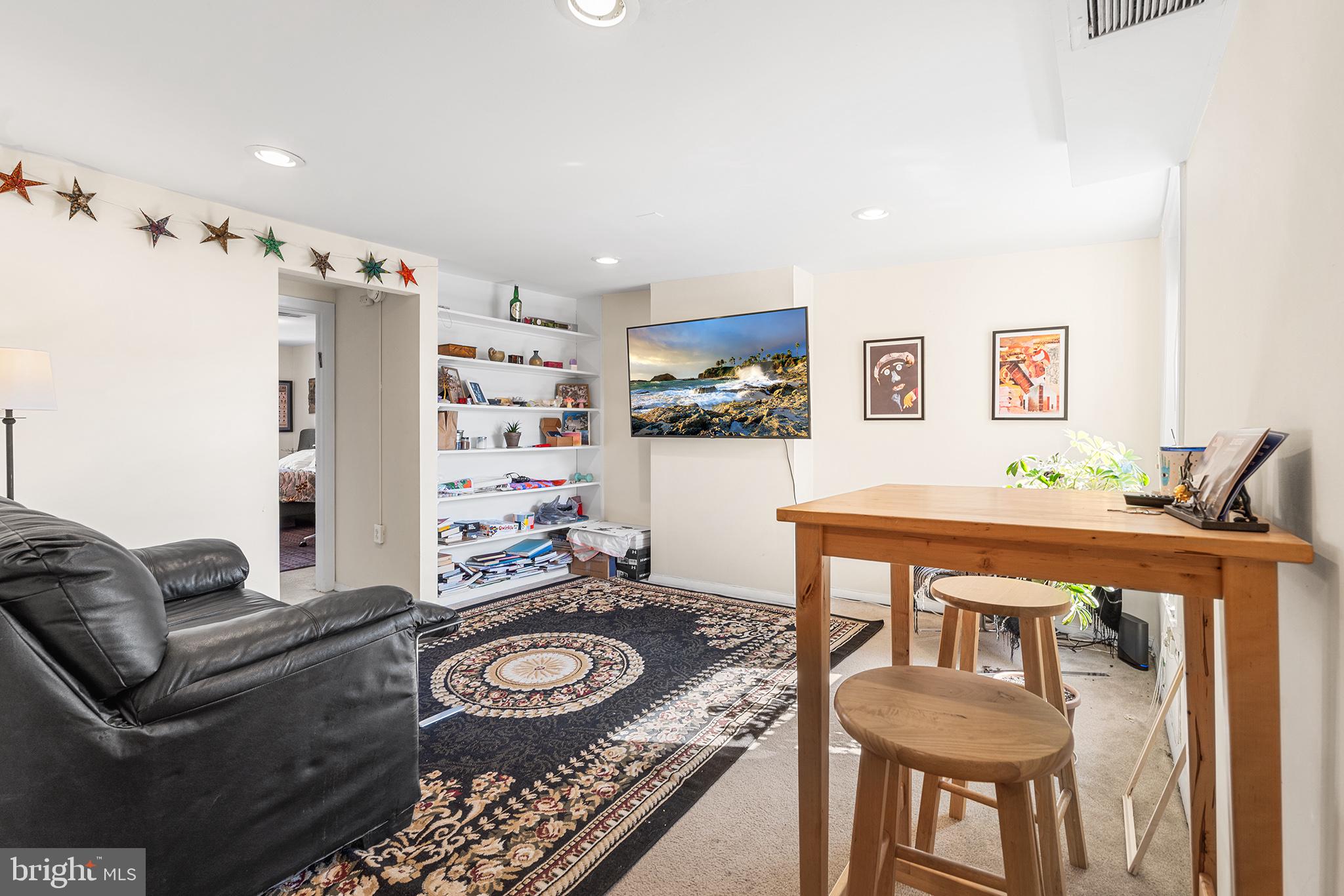 RITTENHOUSE SQUARE - Residential Income