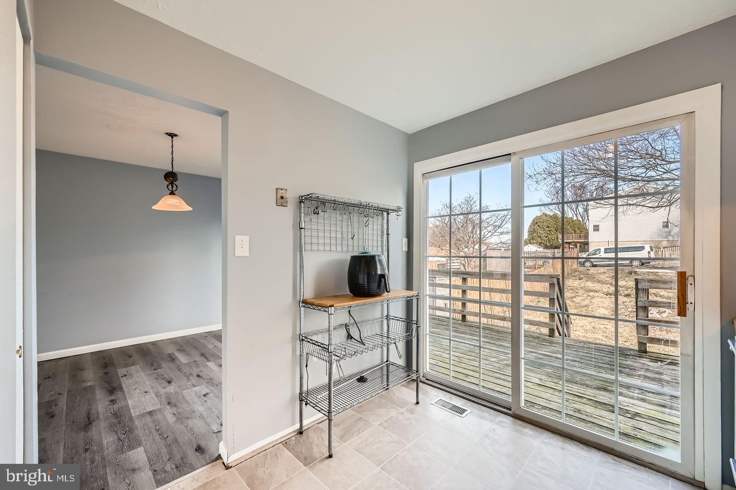 SEVEN COURTS - Residential Lease