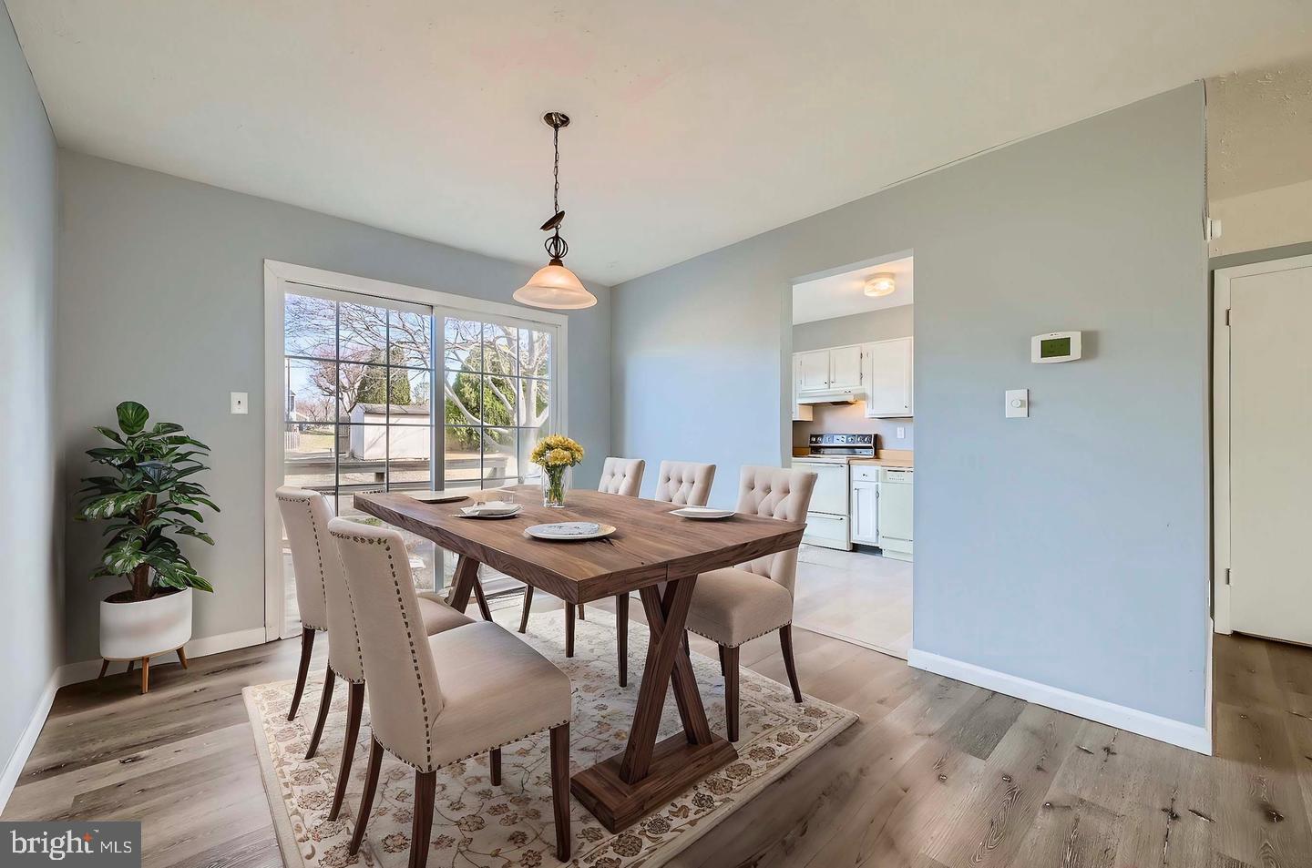 SEVEN COURTS - Residential Lease