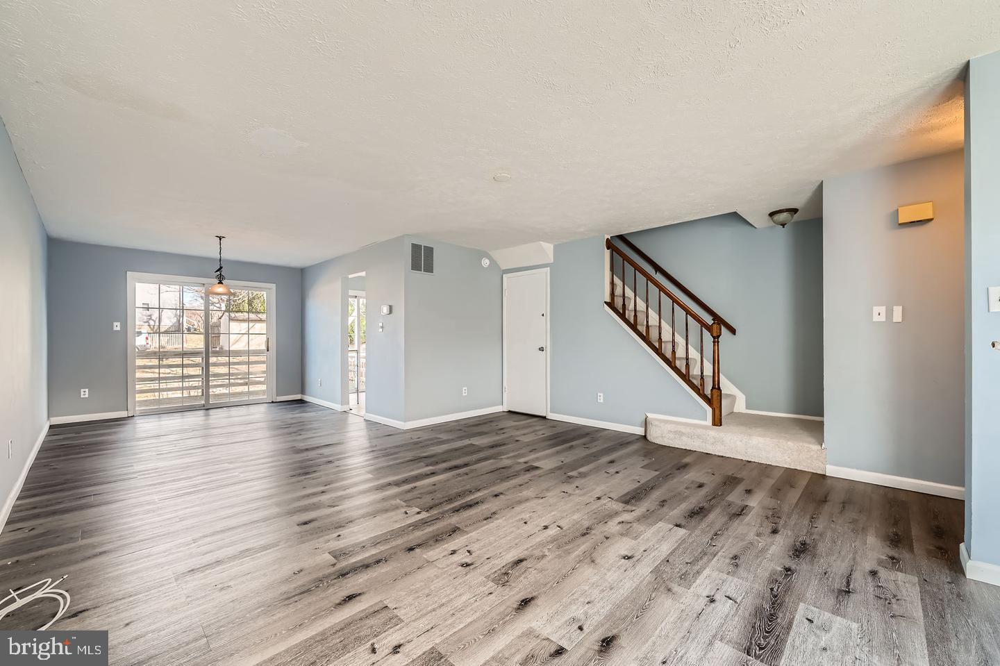 SEVEN COURTS - Residential Lease