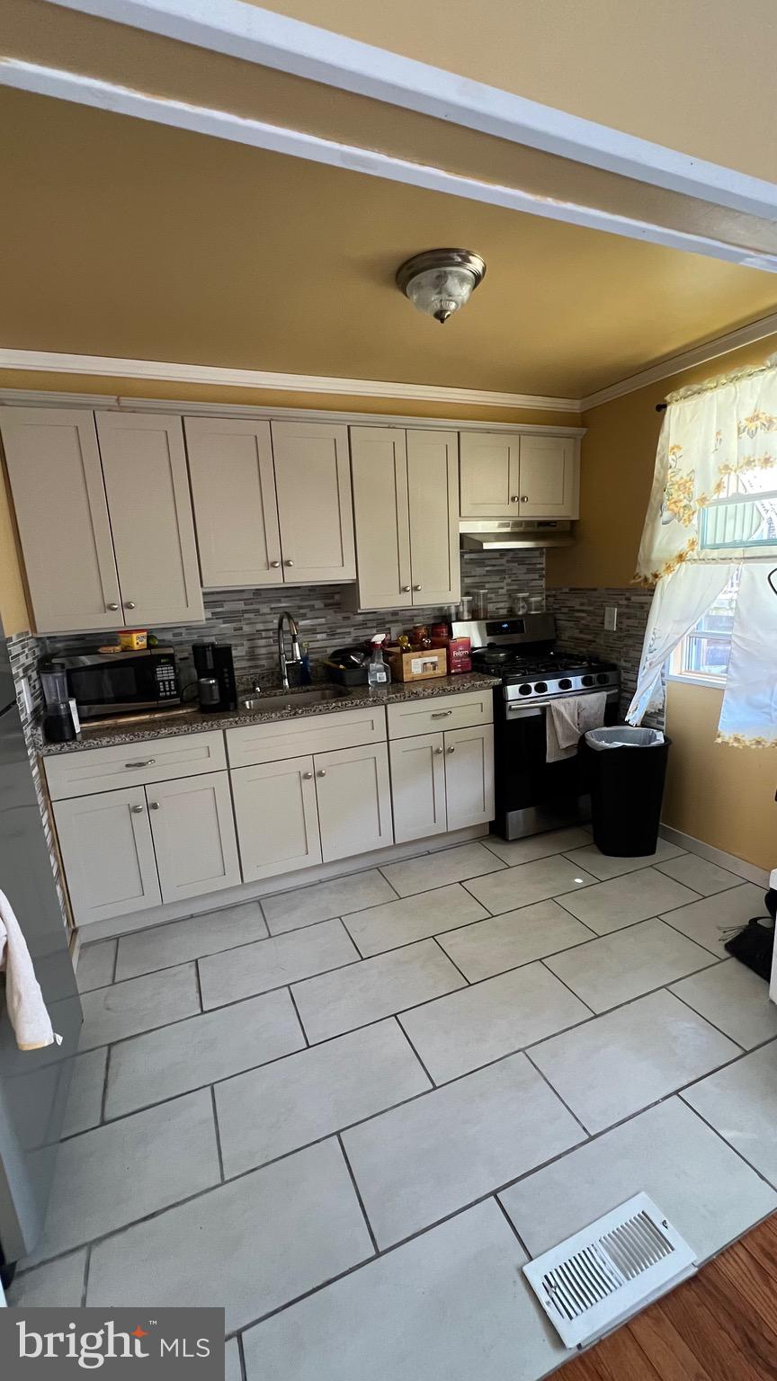 4229 BENNINGTON STREET