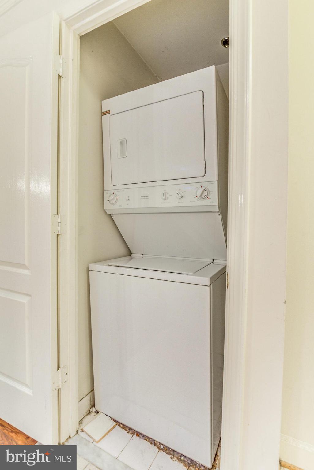 BALLSTON PARK - Residential Lease