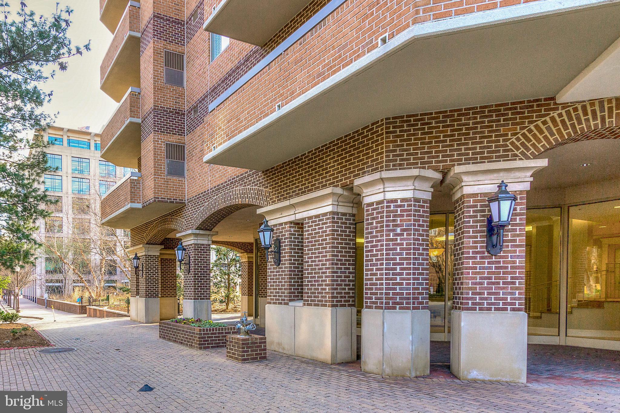 BALLSTON PARK - Residential Lease