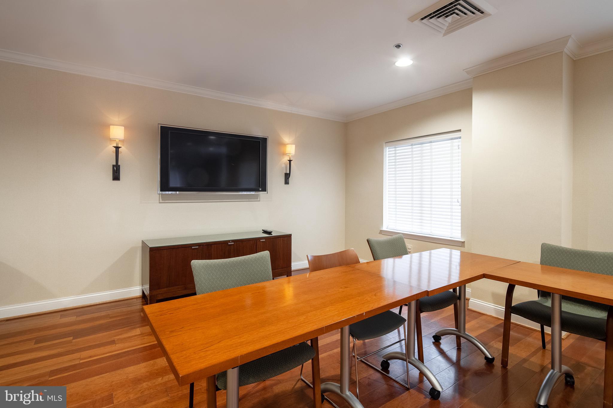 BALLSTON PARK - Residential Lease