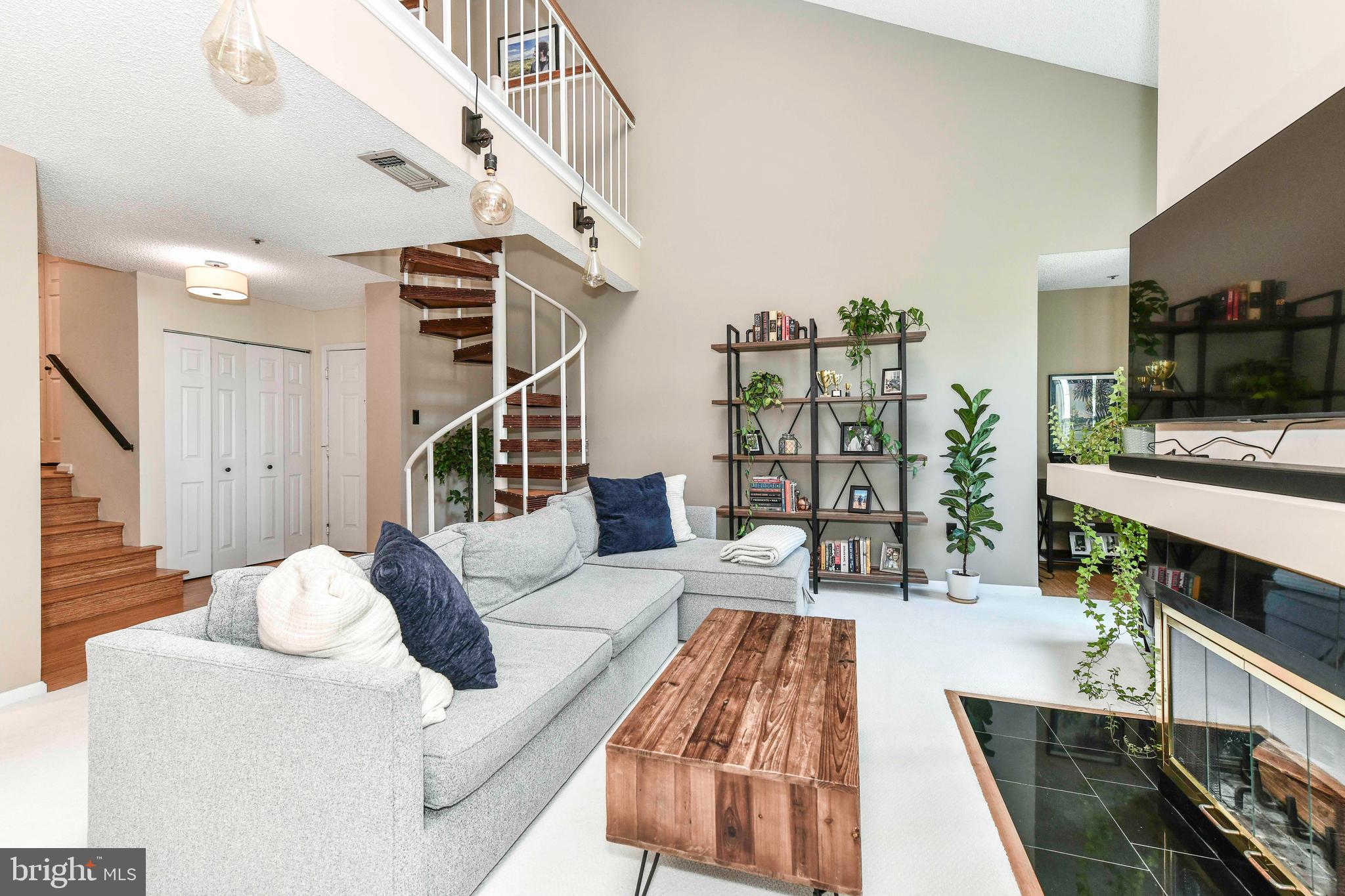 HILLWOOD - Residential Lease