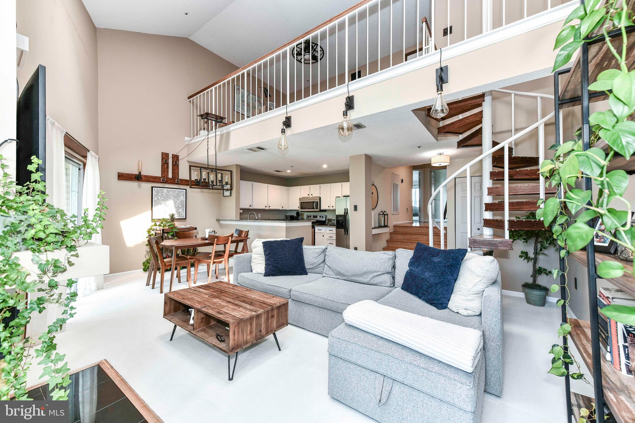 HILLWOOD - Residential Lease