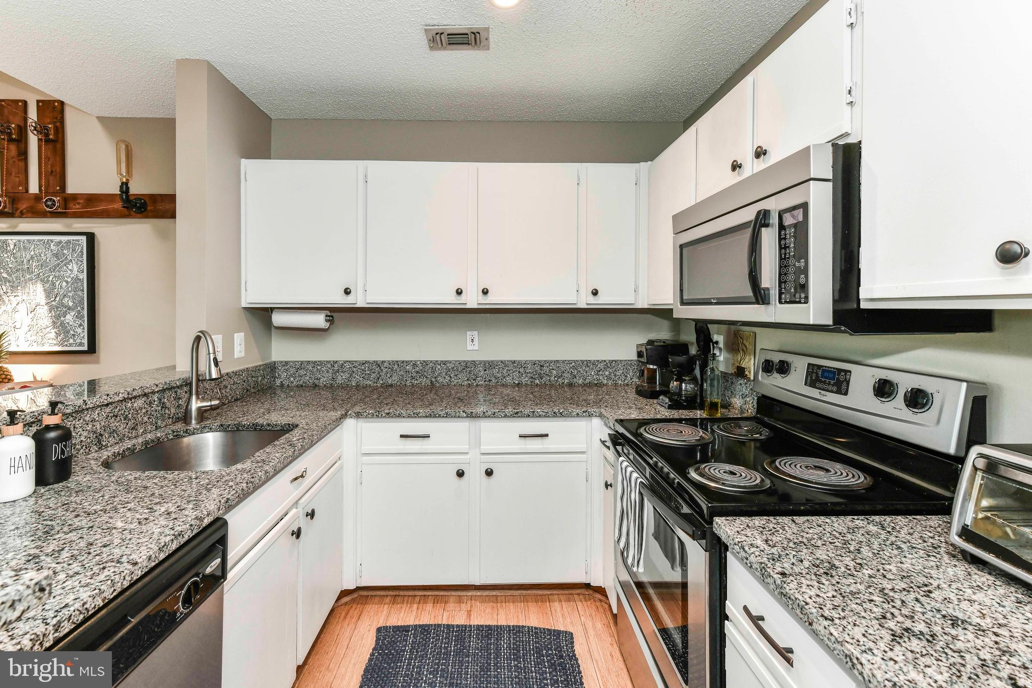 HILLWOOD - Residential Lease