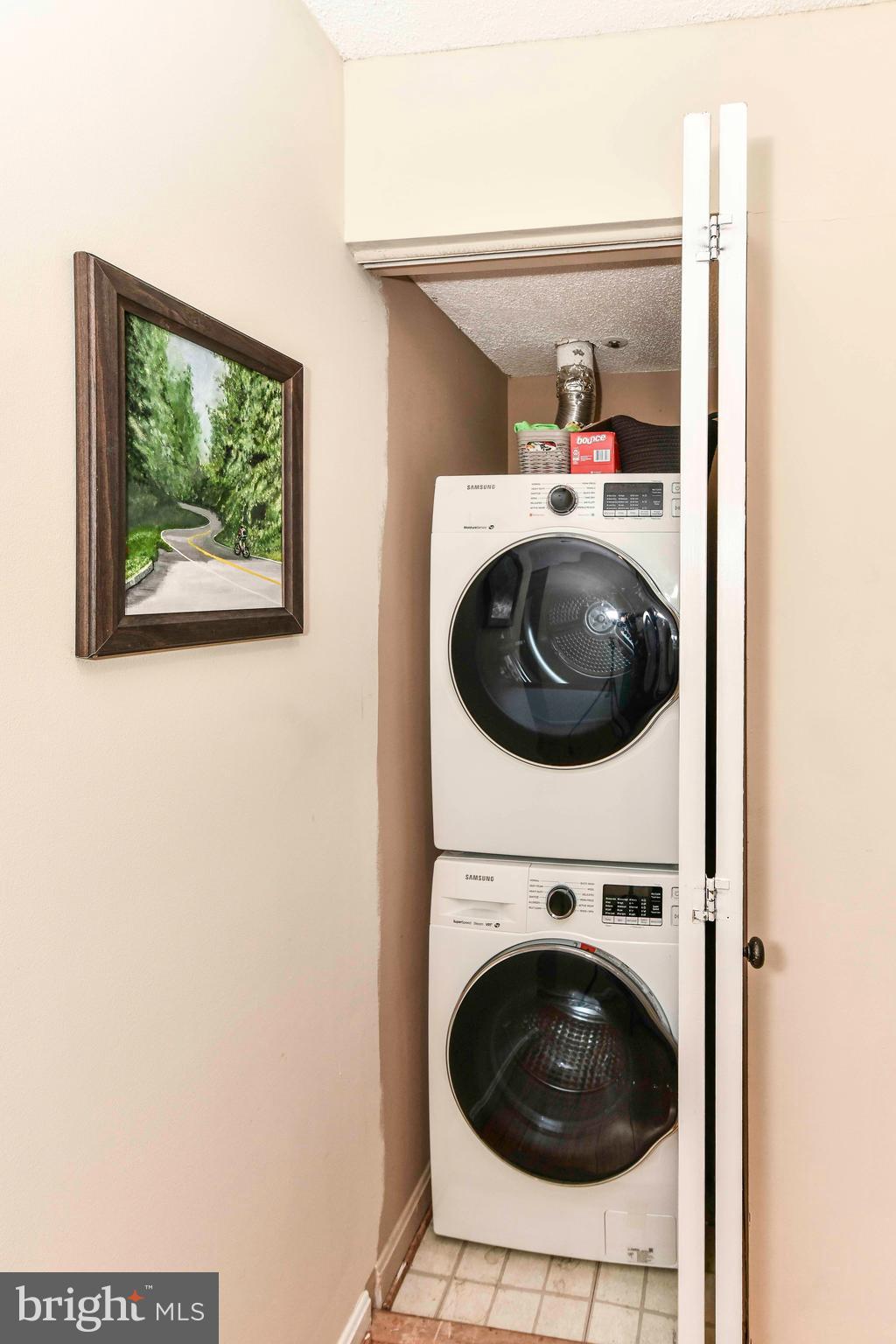 HILLWOOD - Residential Lease