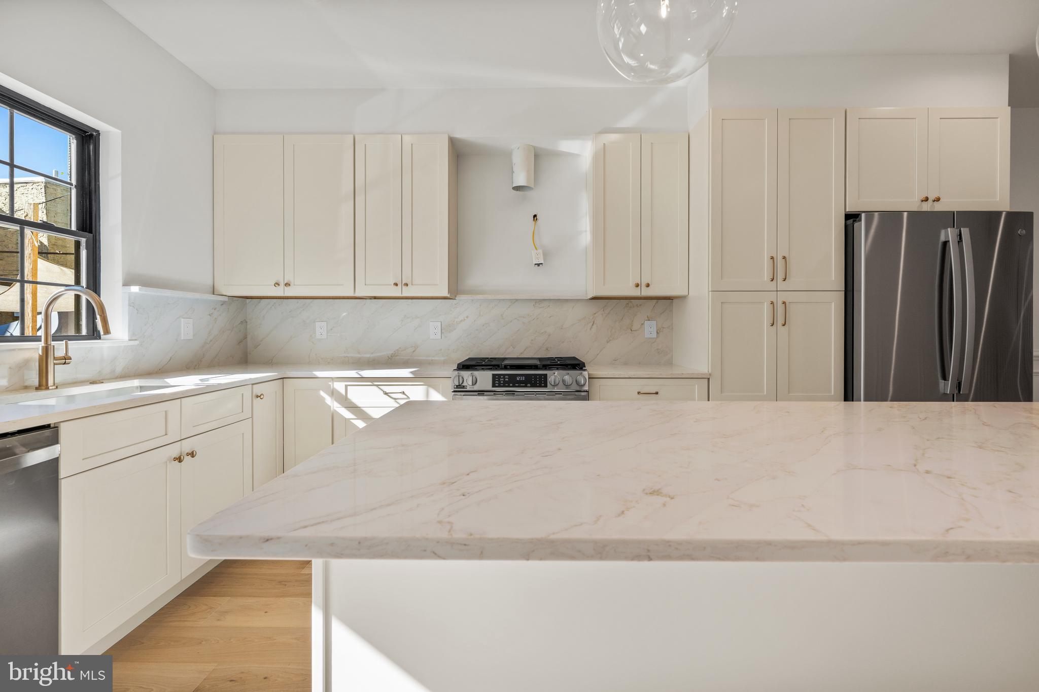 POINT BREEZE - Residential