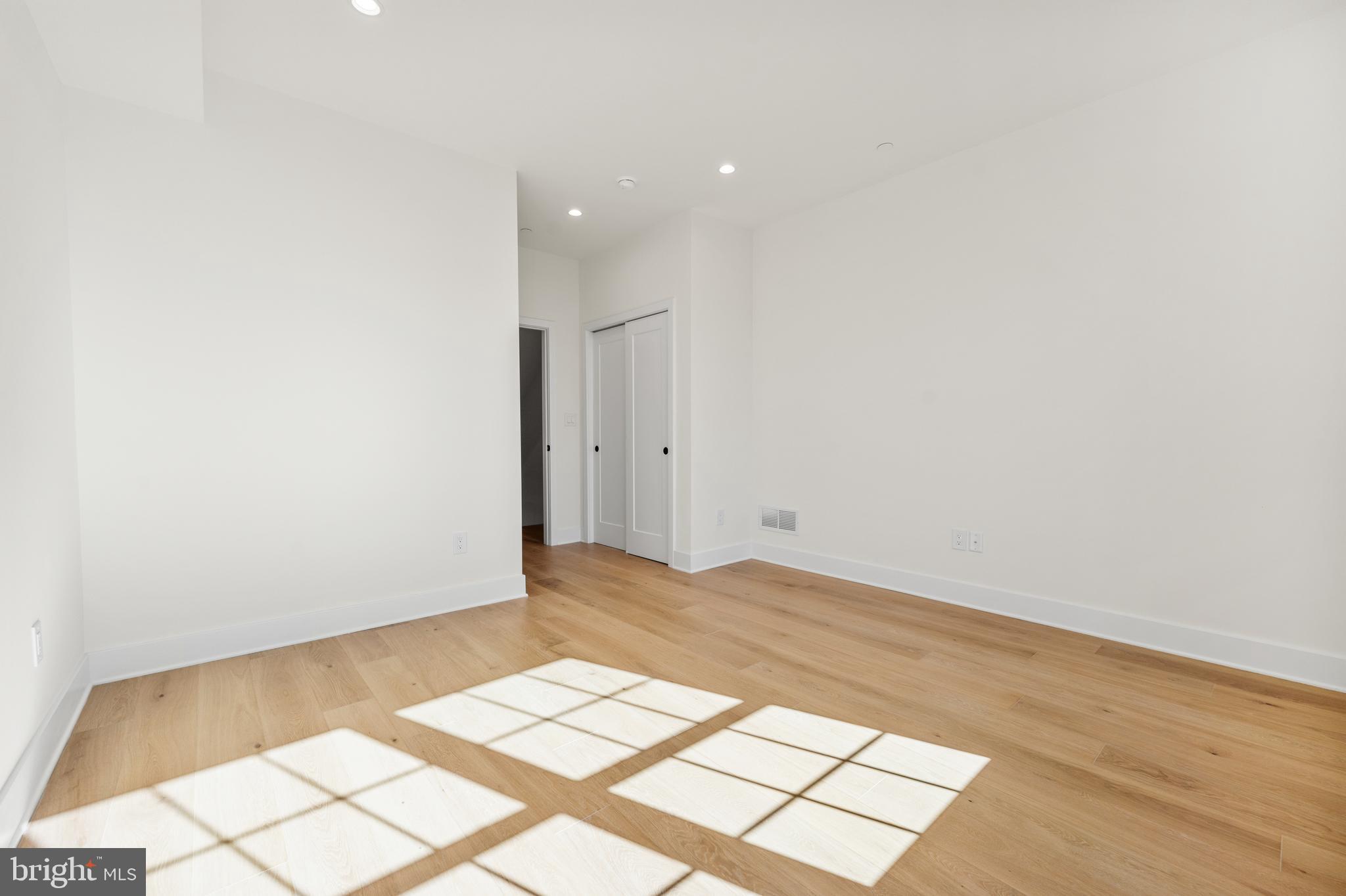 POINT BREEZE - Residential