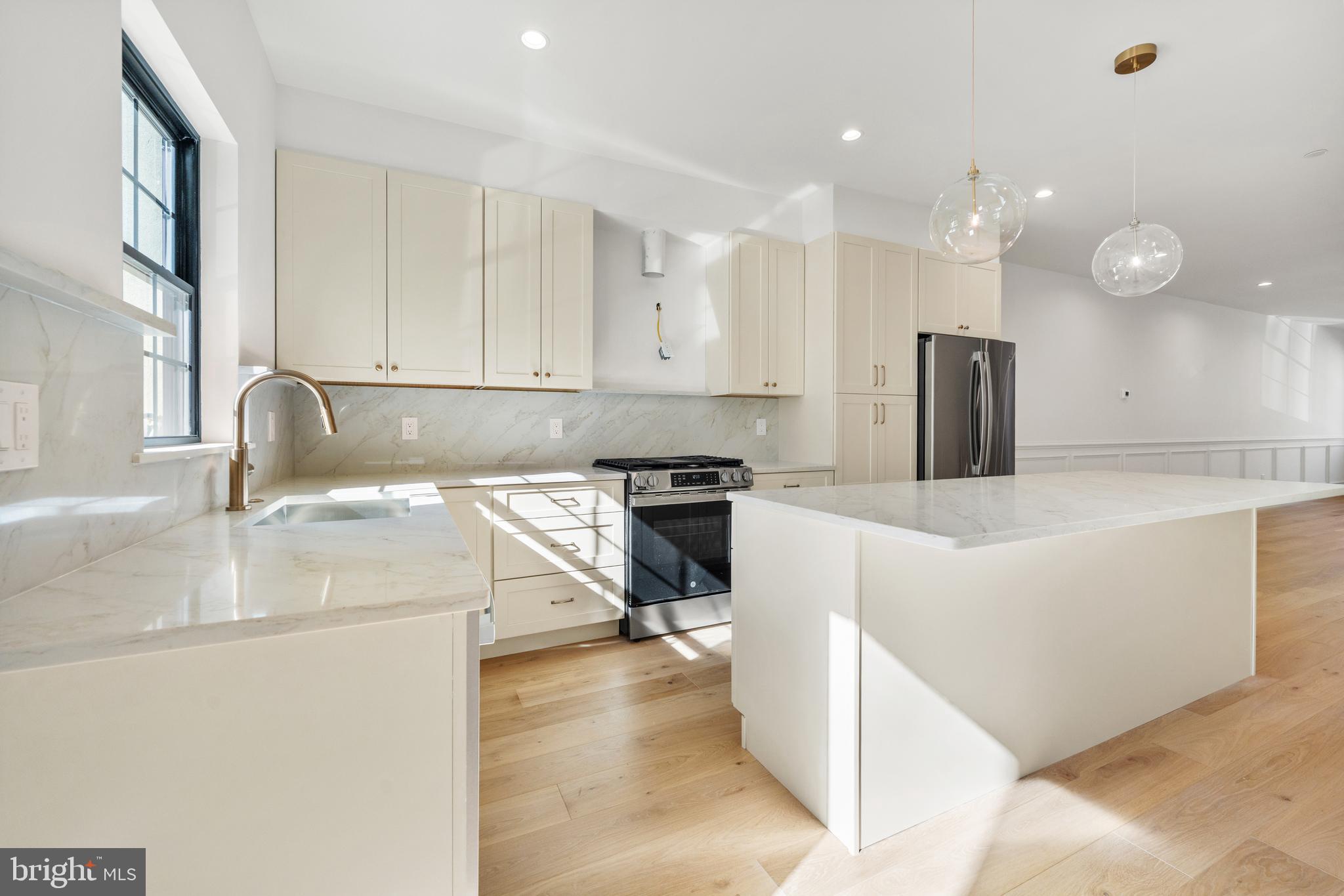 POINT BREEZE - Residential