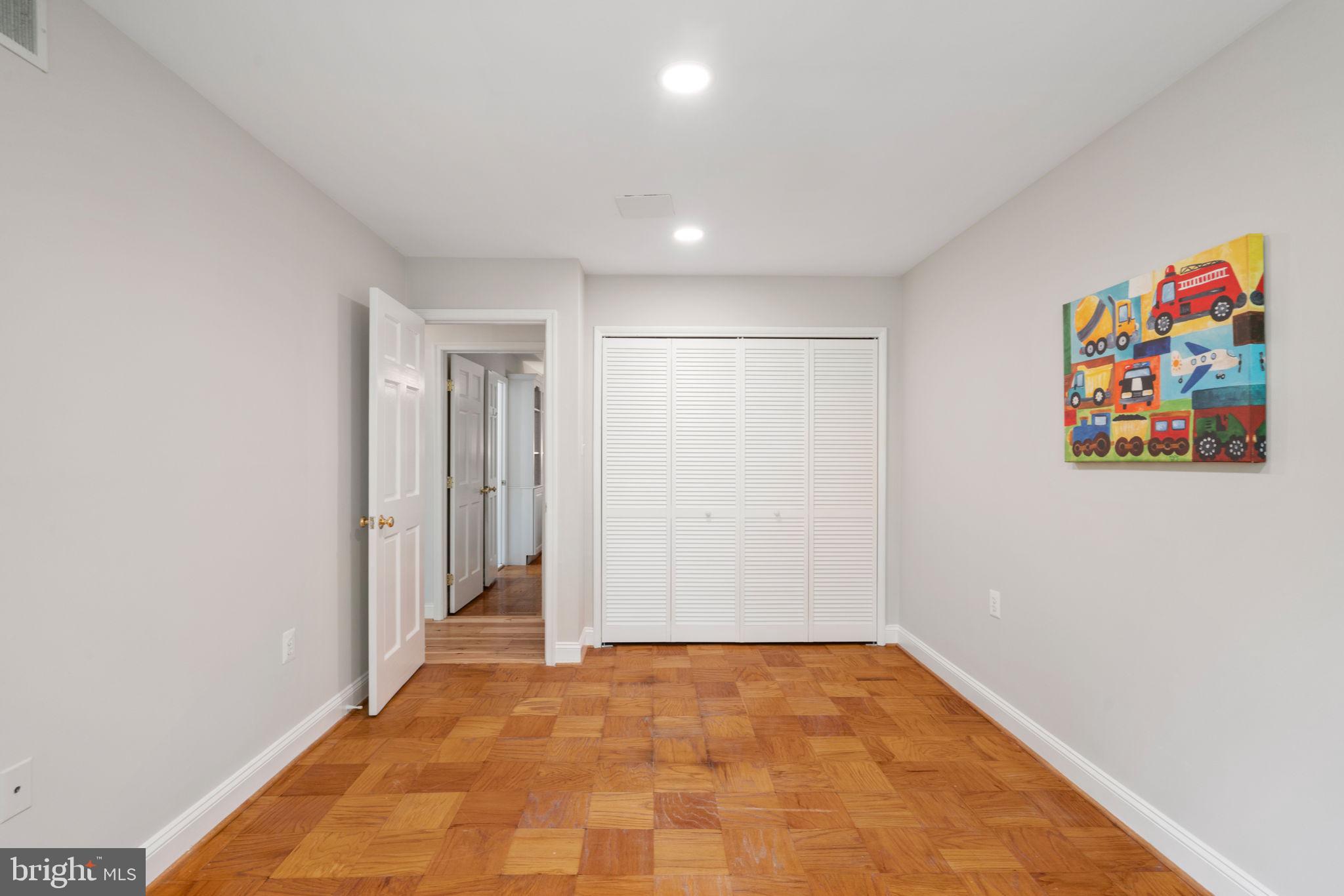 IVYMOUNT COURT - Residential