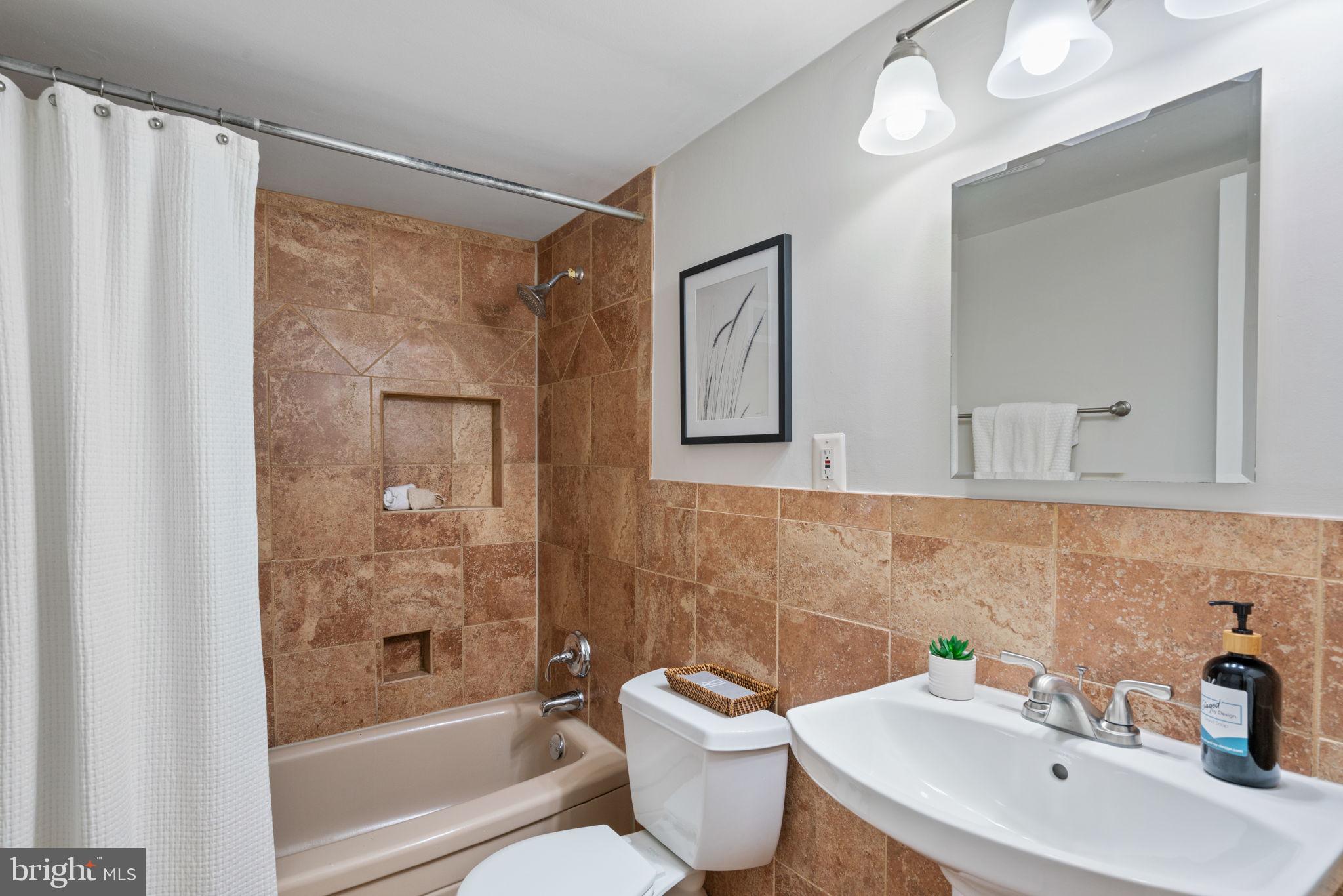 IVYMOUNT COURT - Residential