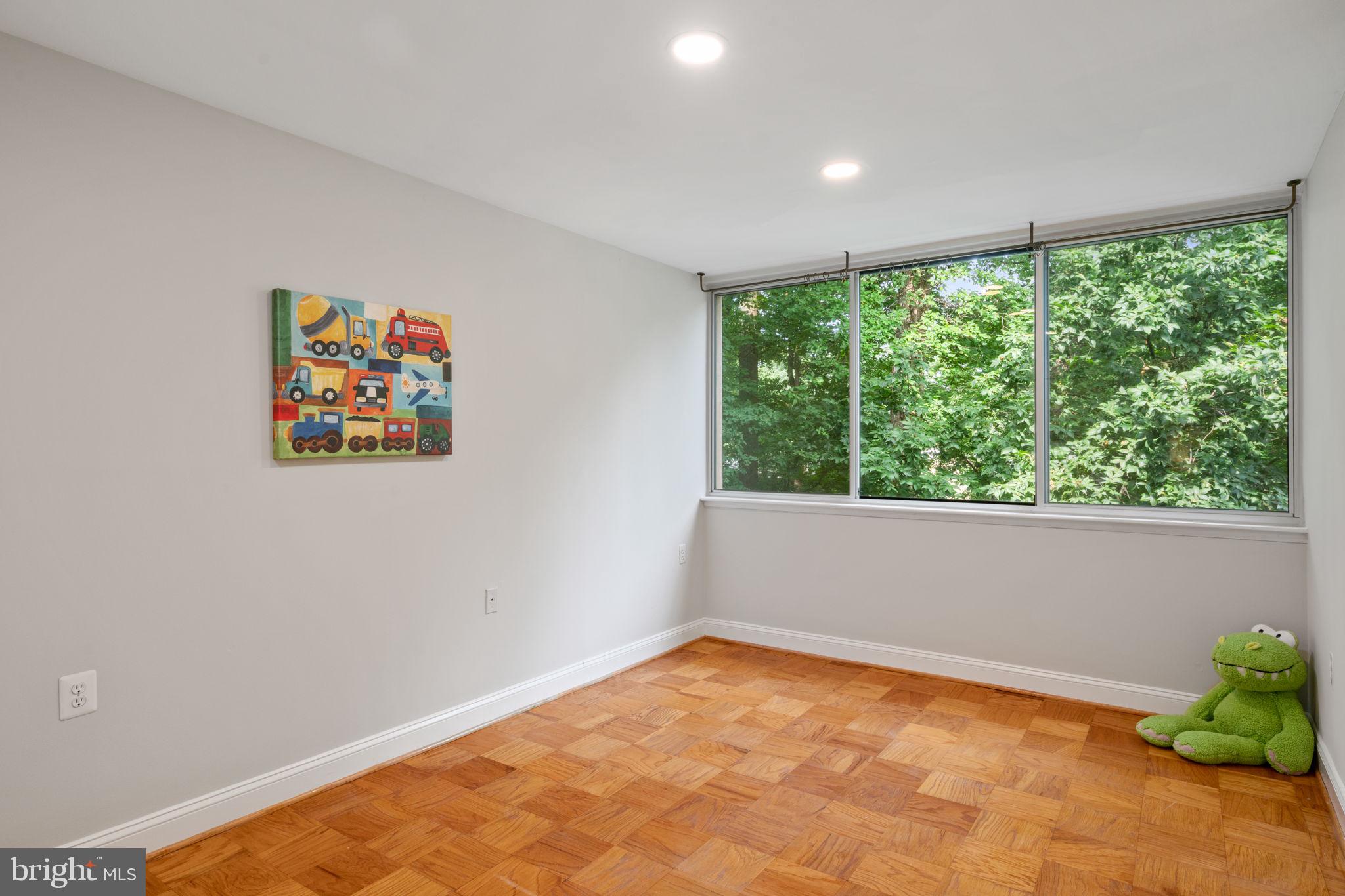 IVYMOUNT COURT - Residential