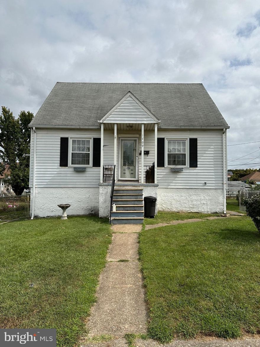 Lovely 3 bedroom 1 .5 bath single family home being sold AS IS Seller will make NO REPAIRS . Home has a deck around the pool a garage and fenced rear yard . this home is great for 1st time home buyers or Investors. !