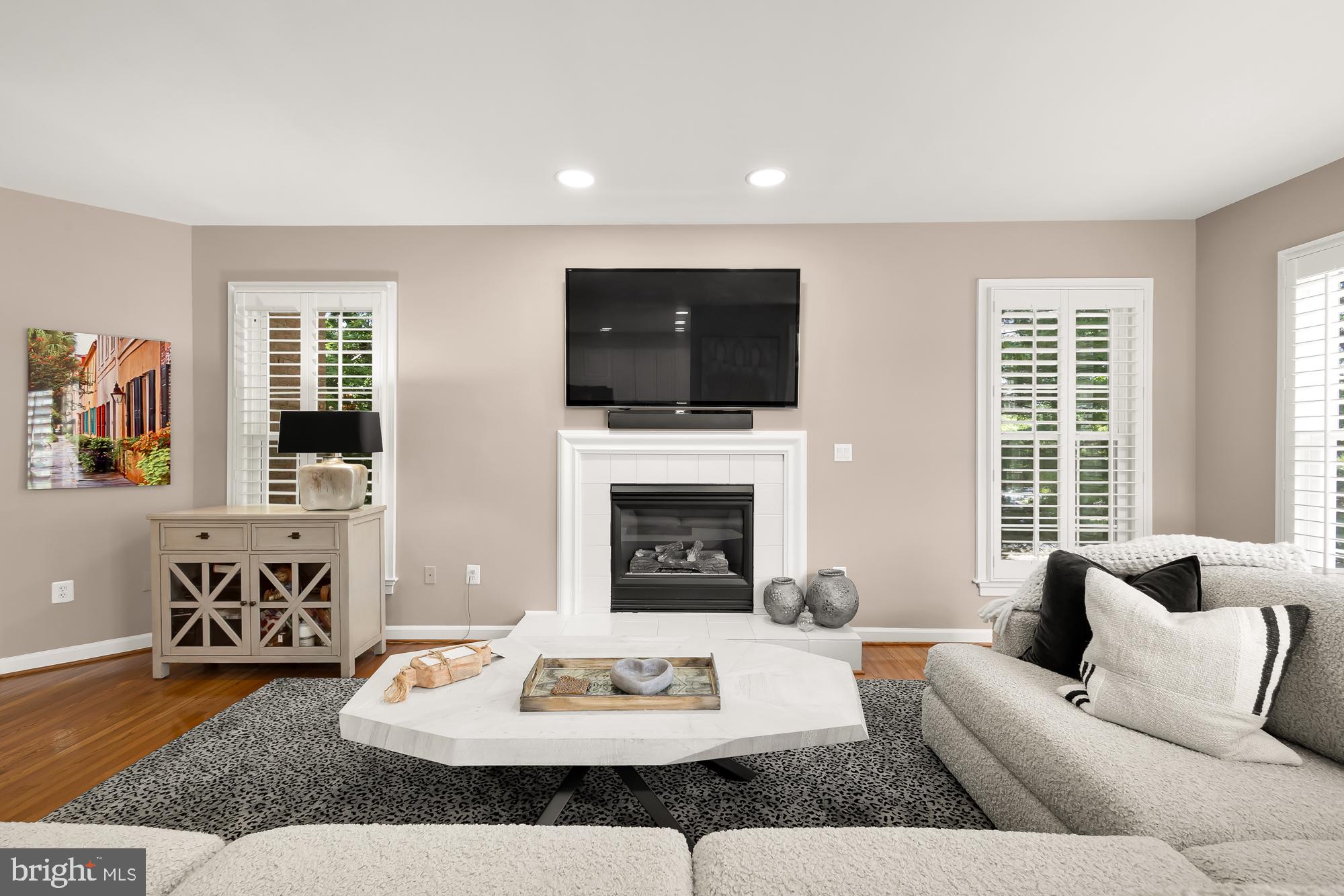 DEMOCRACY COMMONS - Residential