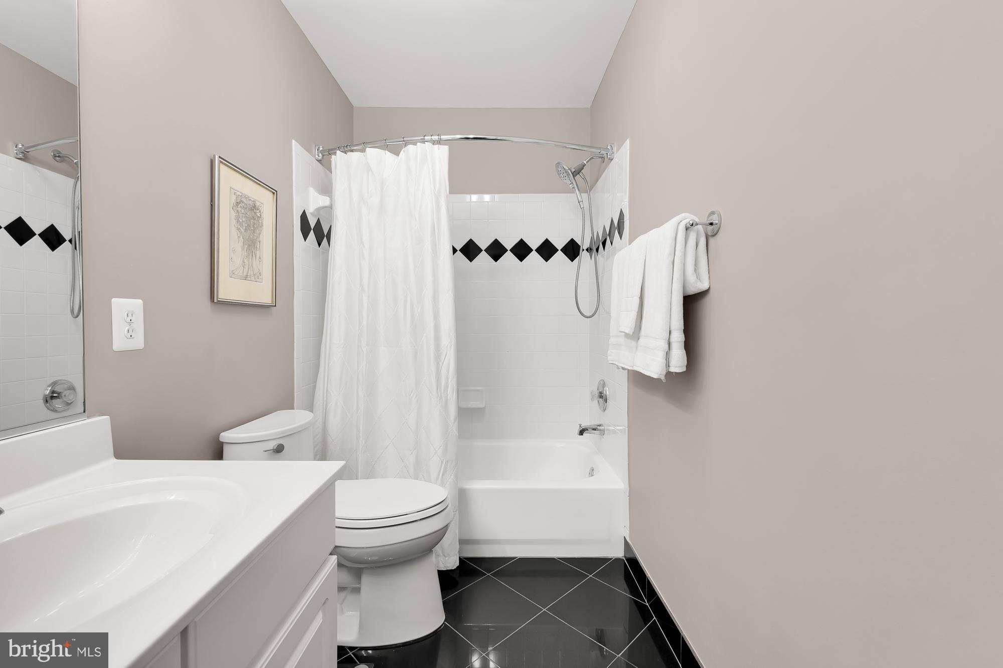 DEMOCRACY COMMONS - Residential