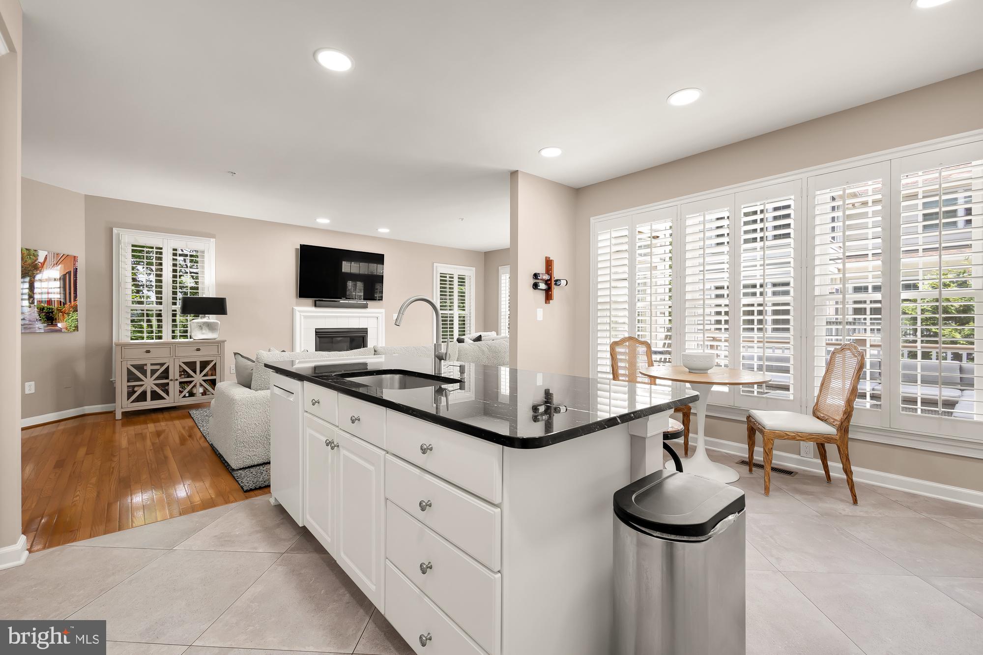 DEMOCRACY COMMONS - Residential