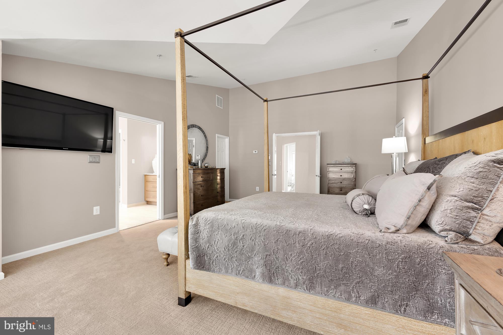 DEMOCRACY COMMONS - Residential